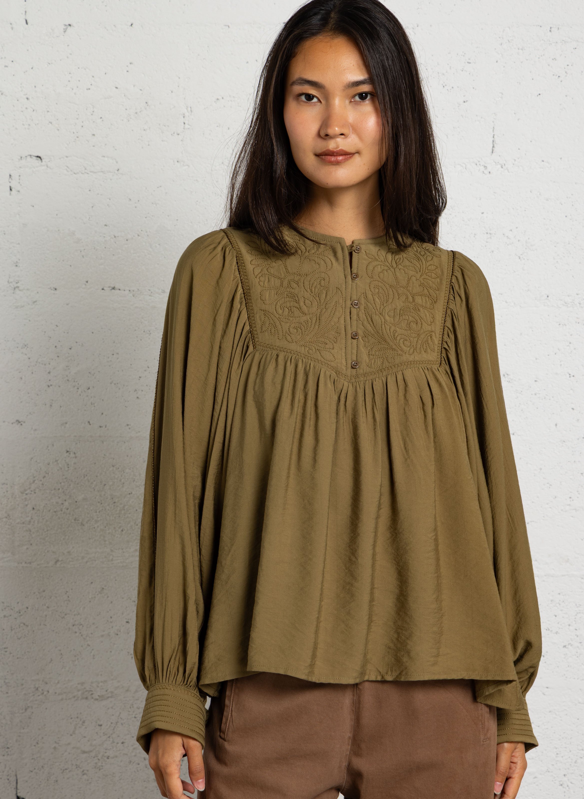 Blouse brodée col rond  SEE U SOON Kaki