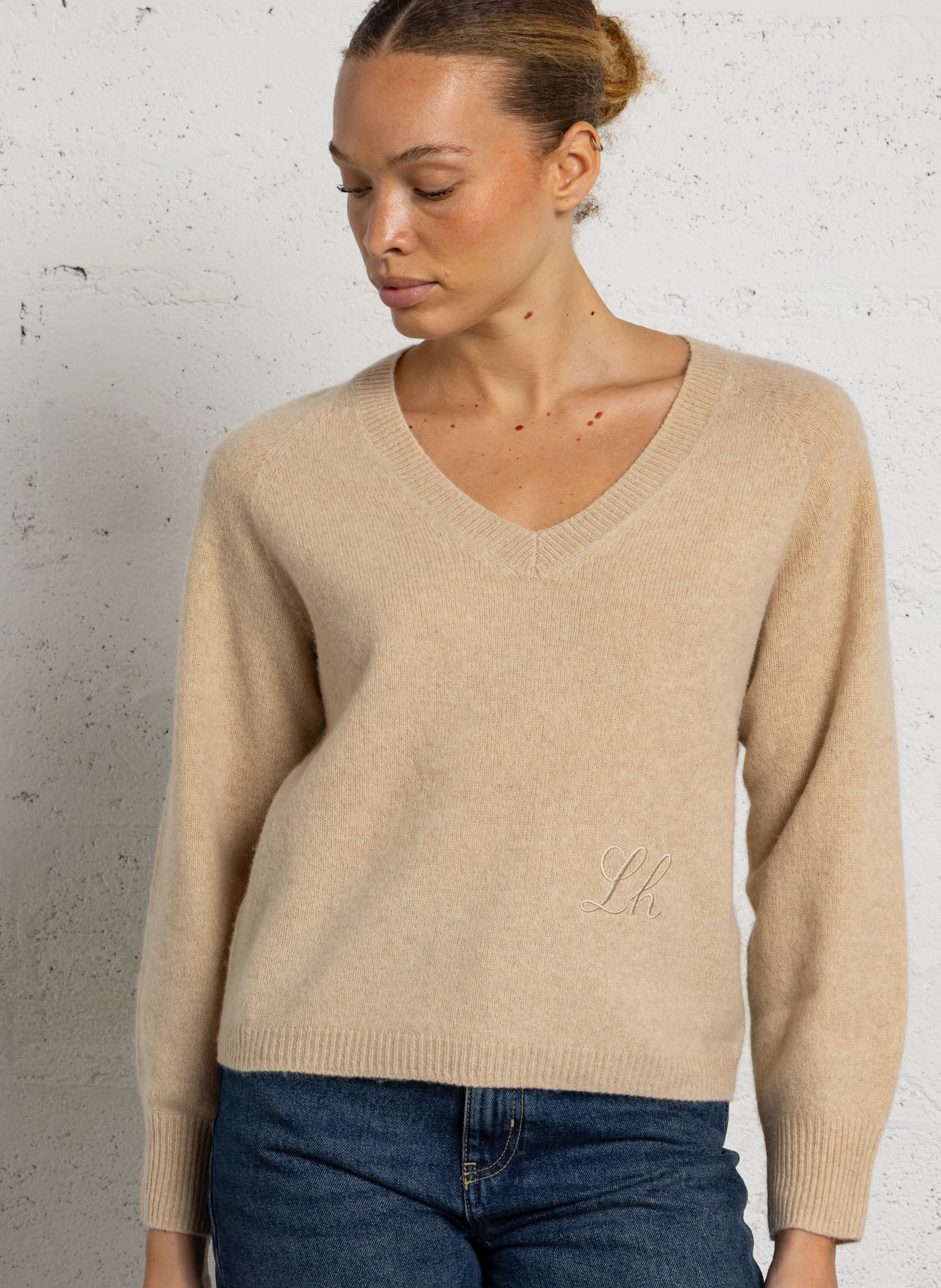 Straight V-neck wool sweater LEON & HARPER