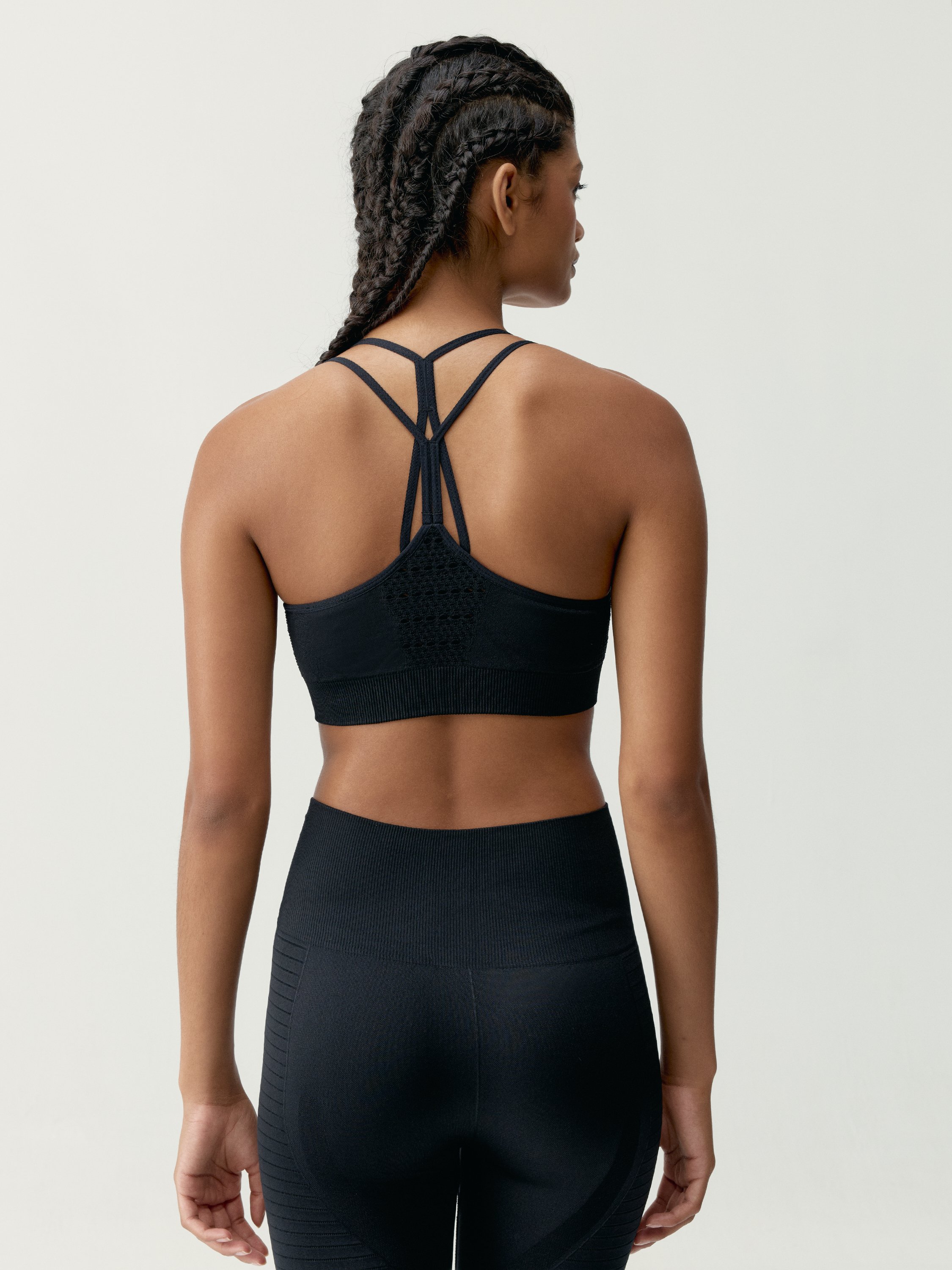 Seamless medium support sports bra BORN LIVING YOGA Black