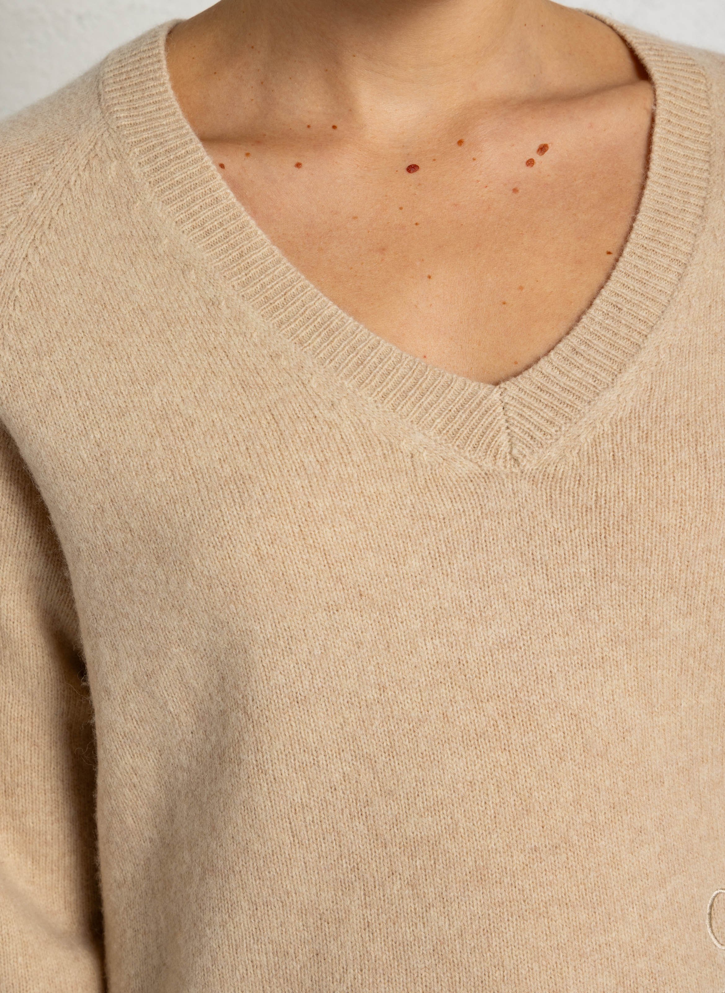 Straight V-neck wool sweater LEON & HARPER Beige