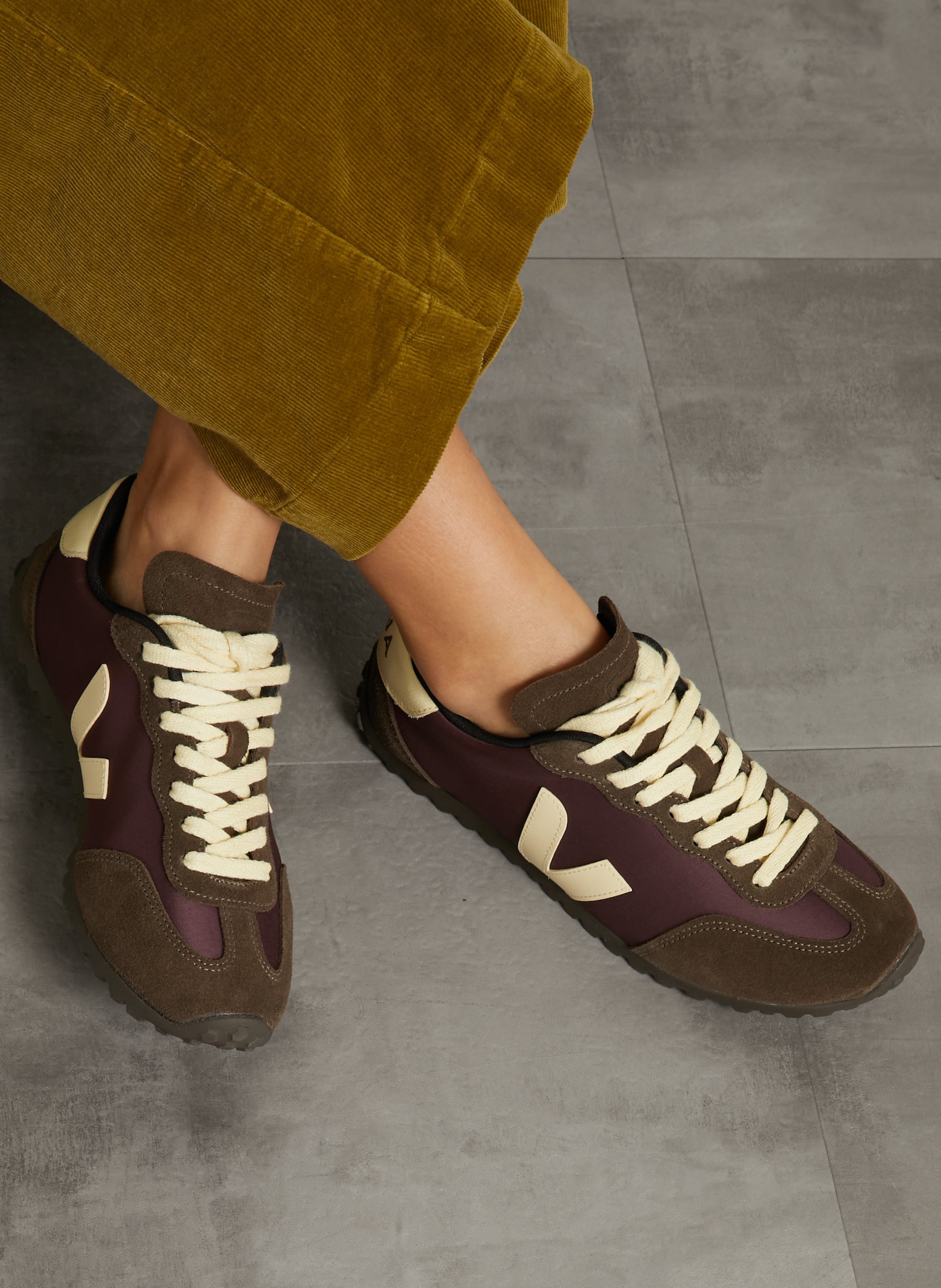 Low-top lace-up sneakers VEJA Purple