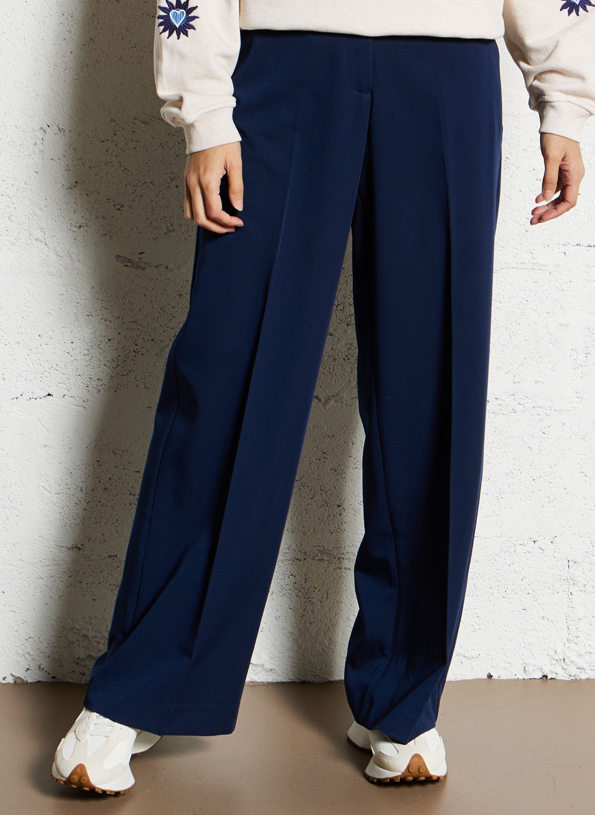 Wijde pantalon met een pasvorm. FABIENNE CHAPOT Blauw