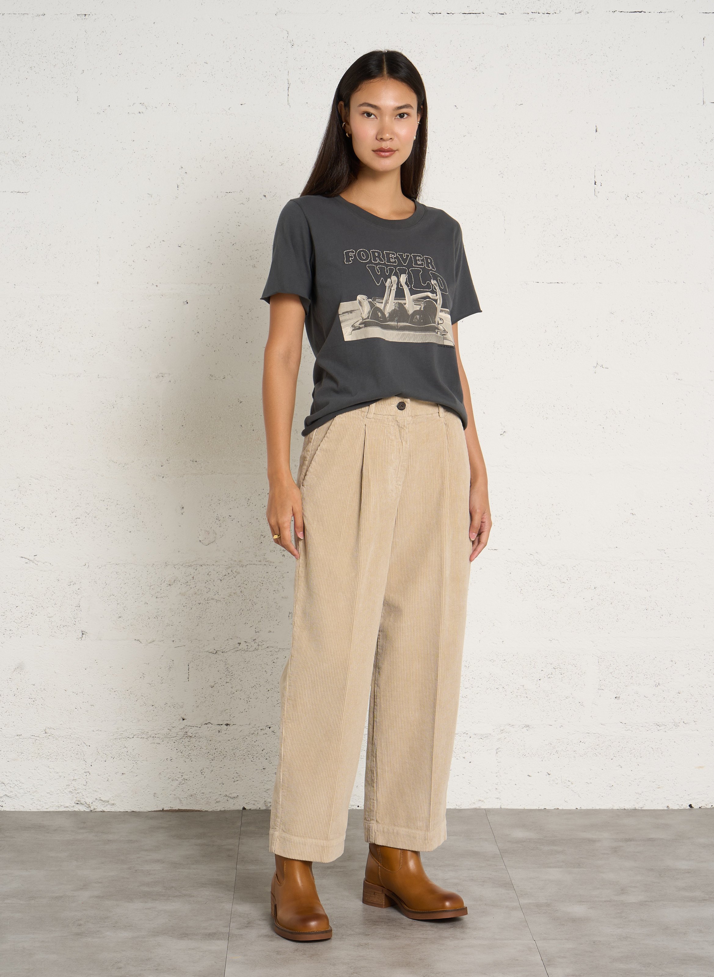 Broek met rechte plooien van fluweel ribfluweel in katoen BELLEPIECE Beige