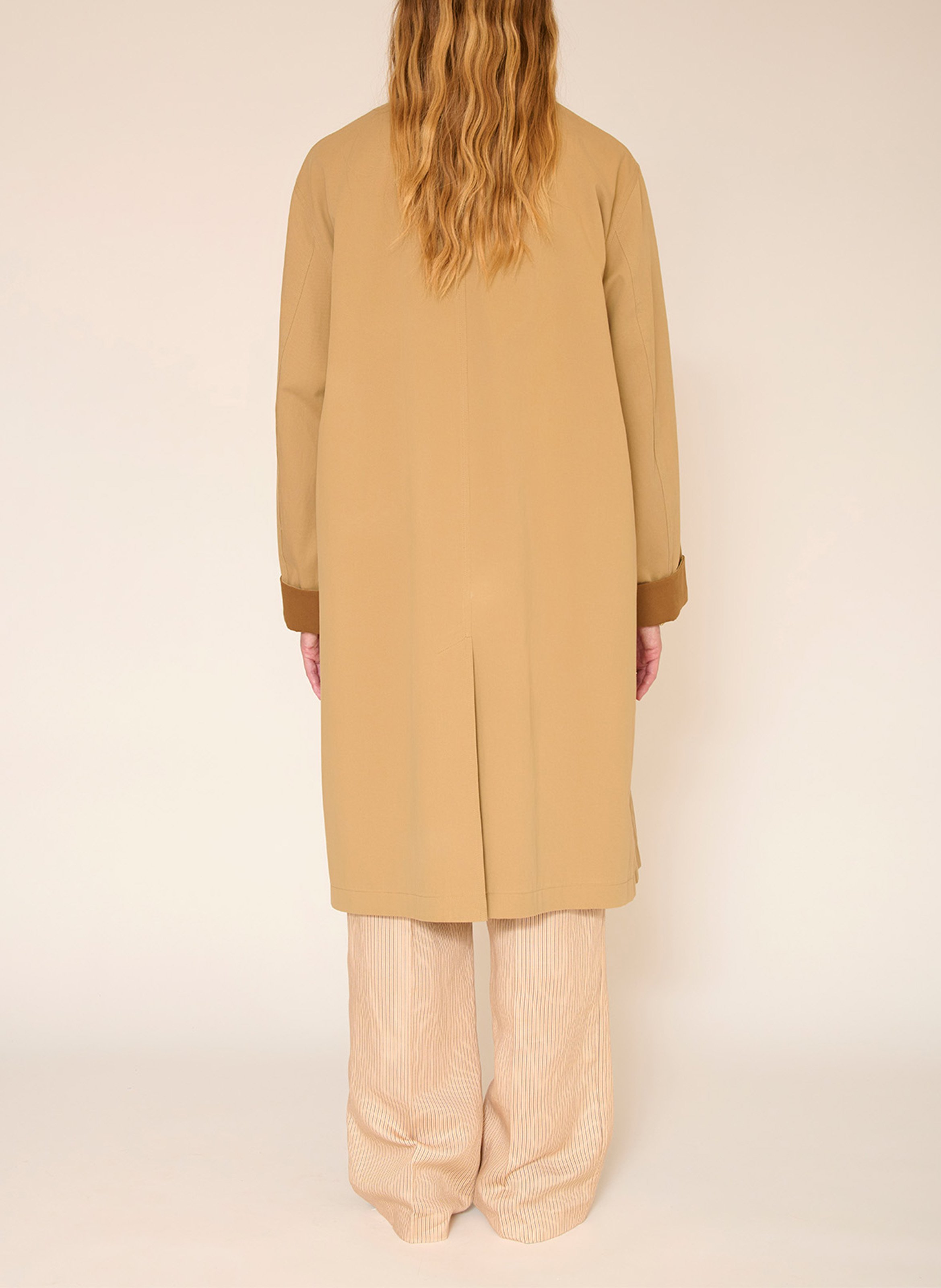 Wijde effen knoopmantel MKT Beige