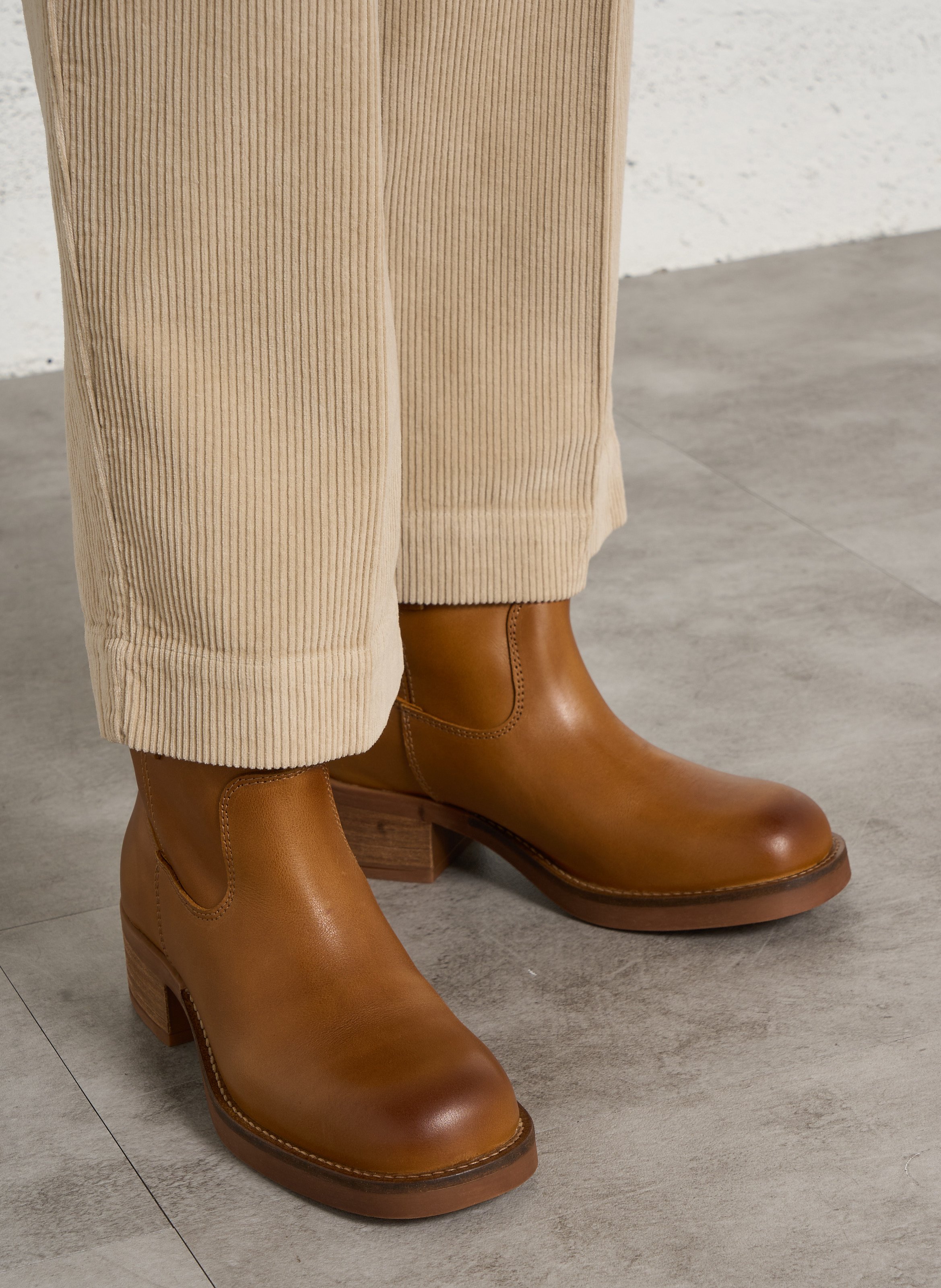 Bottines unies en cuir PAVEMENT Marron