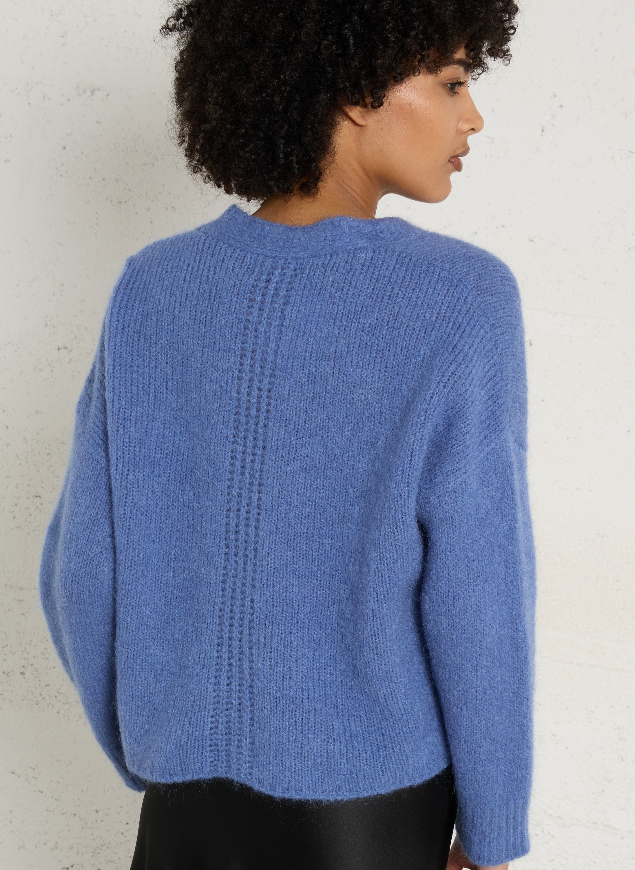 Weit geschnittene Strickjacke aus Wollmix mit V-Ausschnitt MAISON ANJE Blau