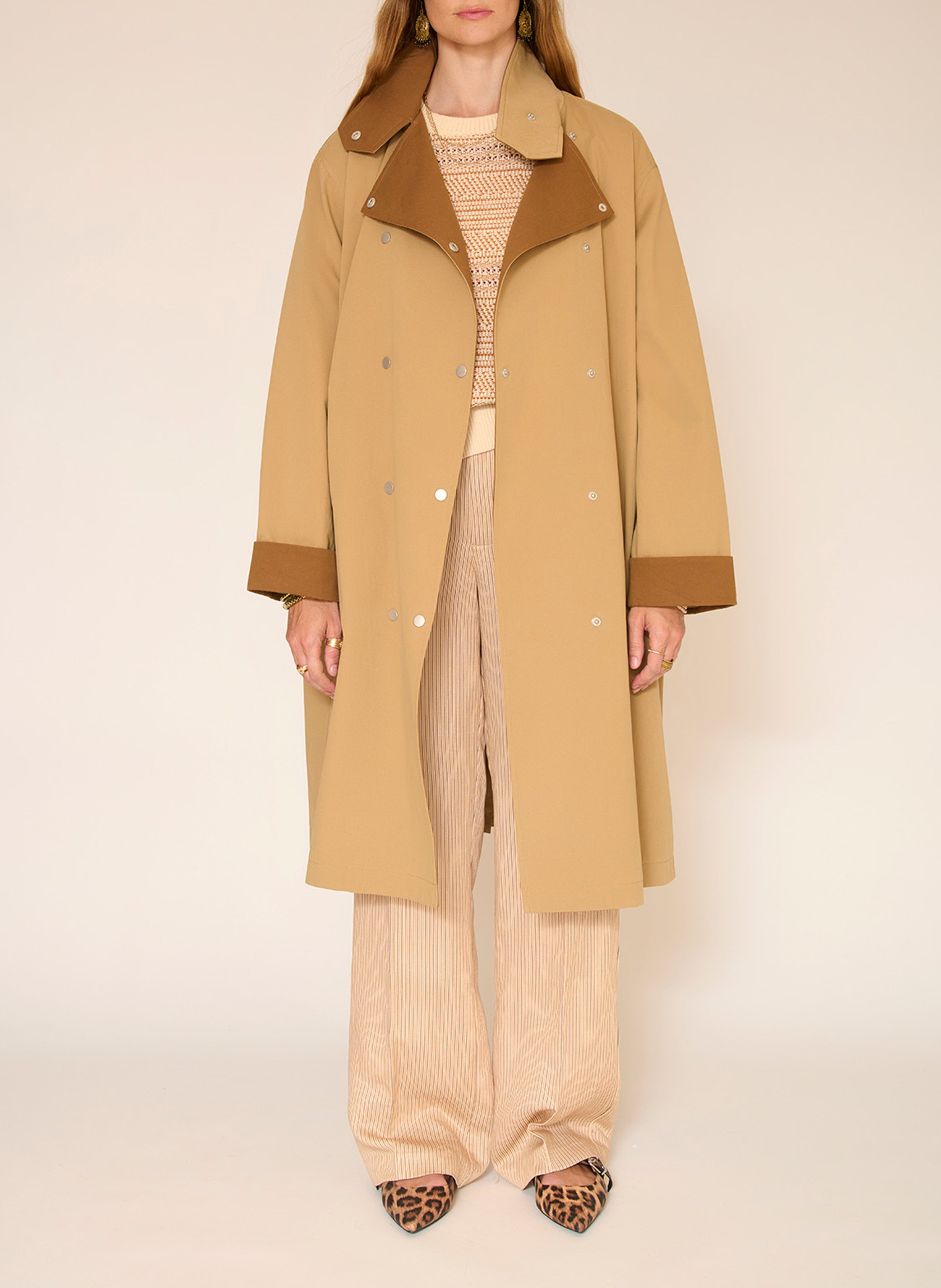 Wijde effen knoopmantel MKT Beige