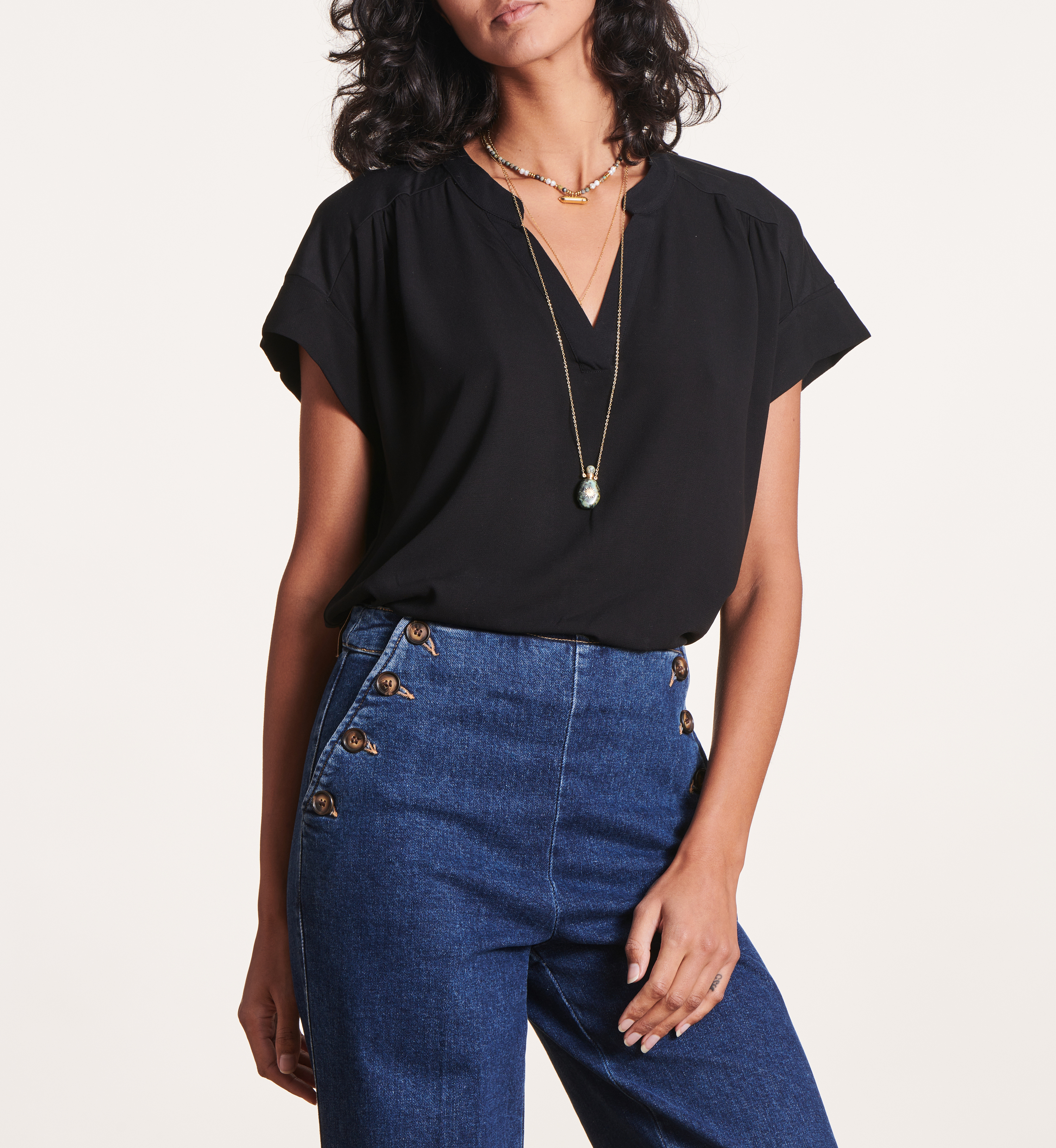 Oversized T-Shirt mit V-Ausschnitt und zweifarbigen Materialien LA FEE MARABOUTEE