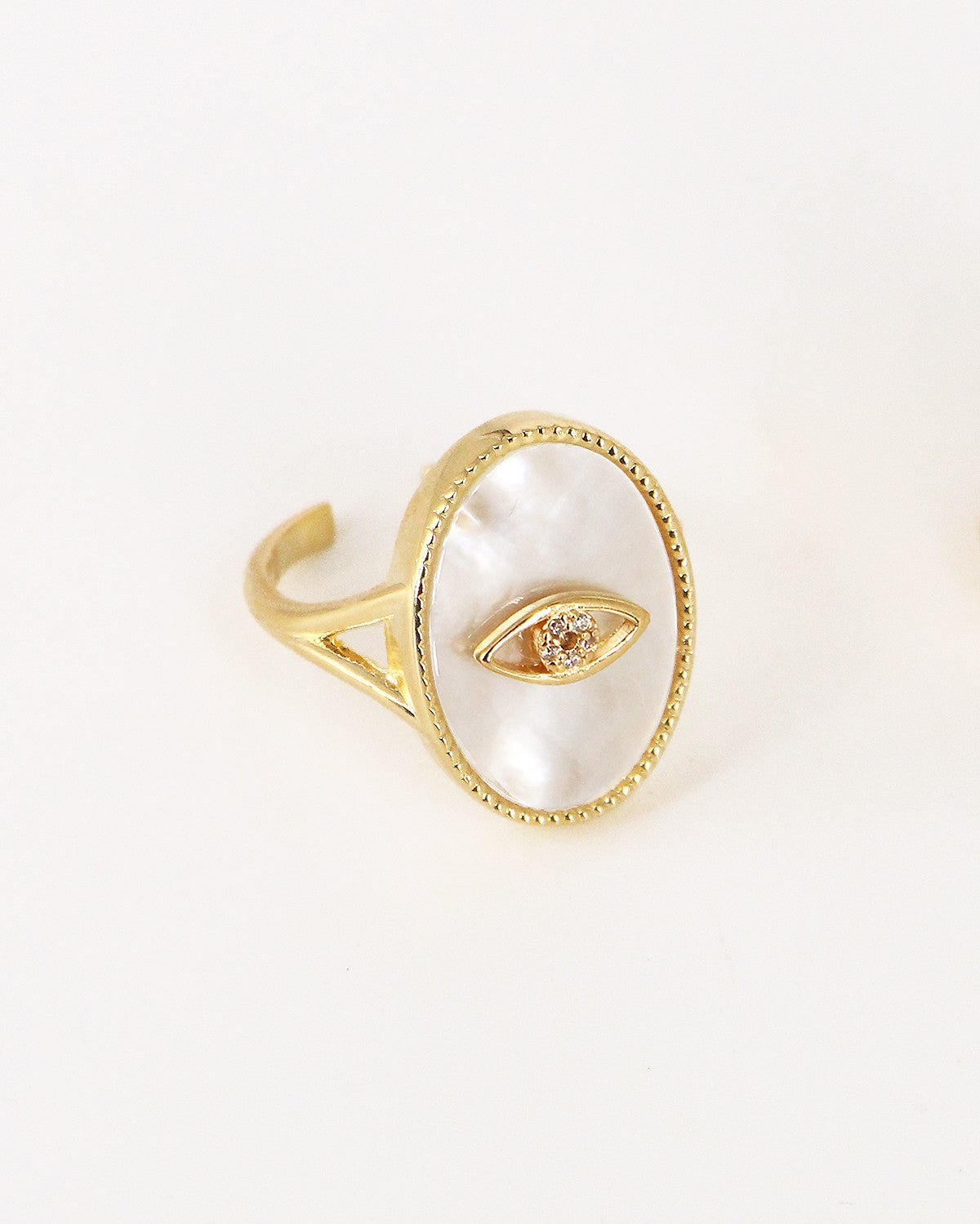 Eye ring NILAI White