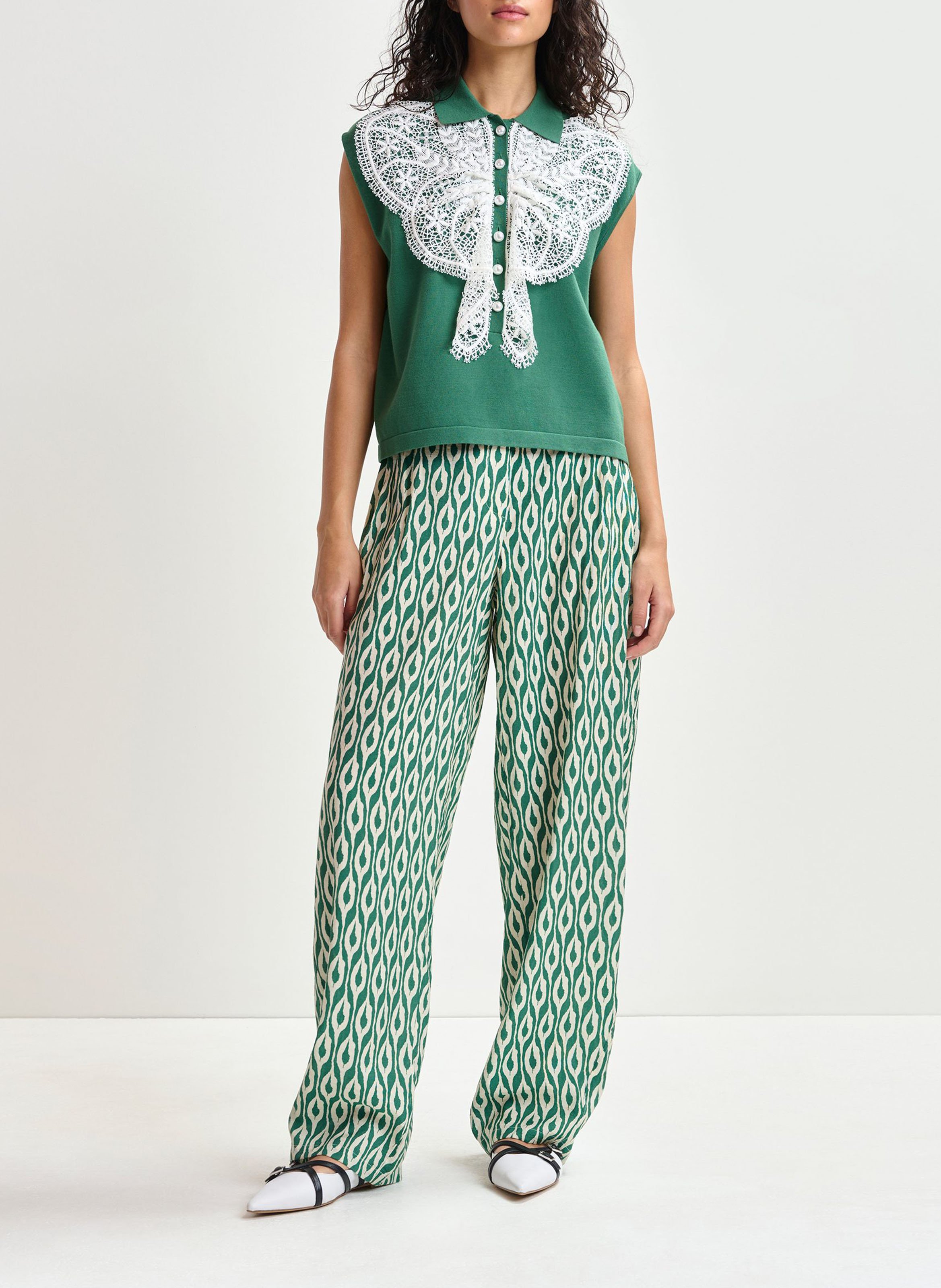 Sleeveless polo with fancy embroideries Green