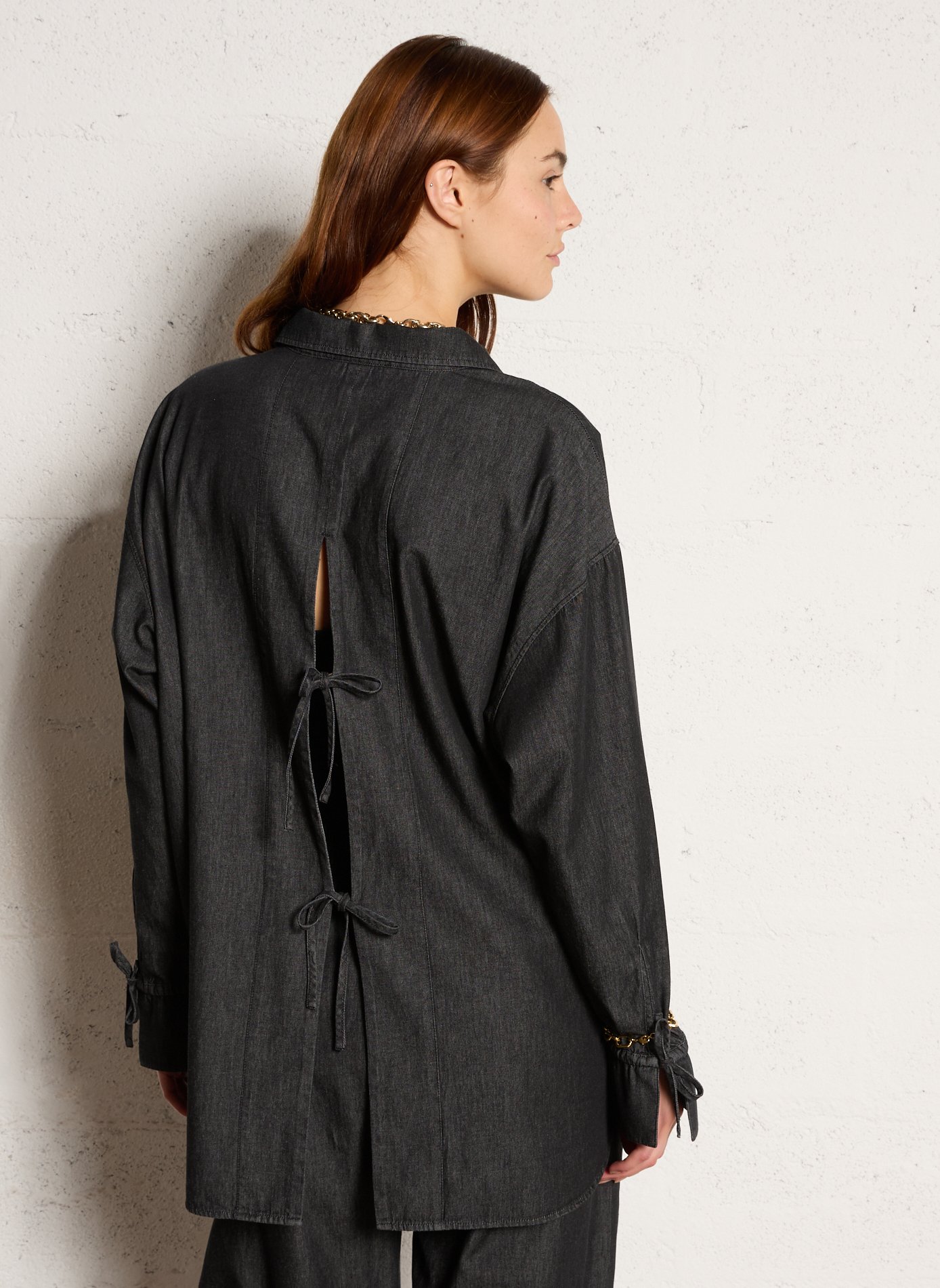 Wijde denim blouse met details op de rug RUE DE TOKYO Zwart