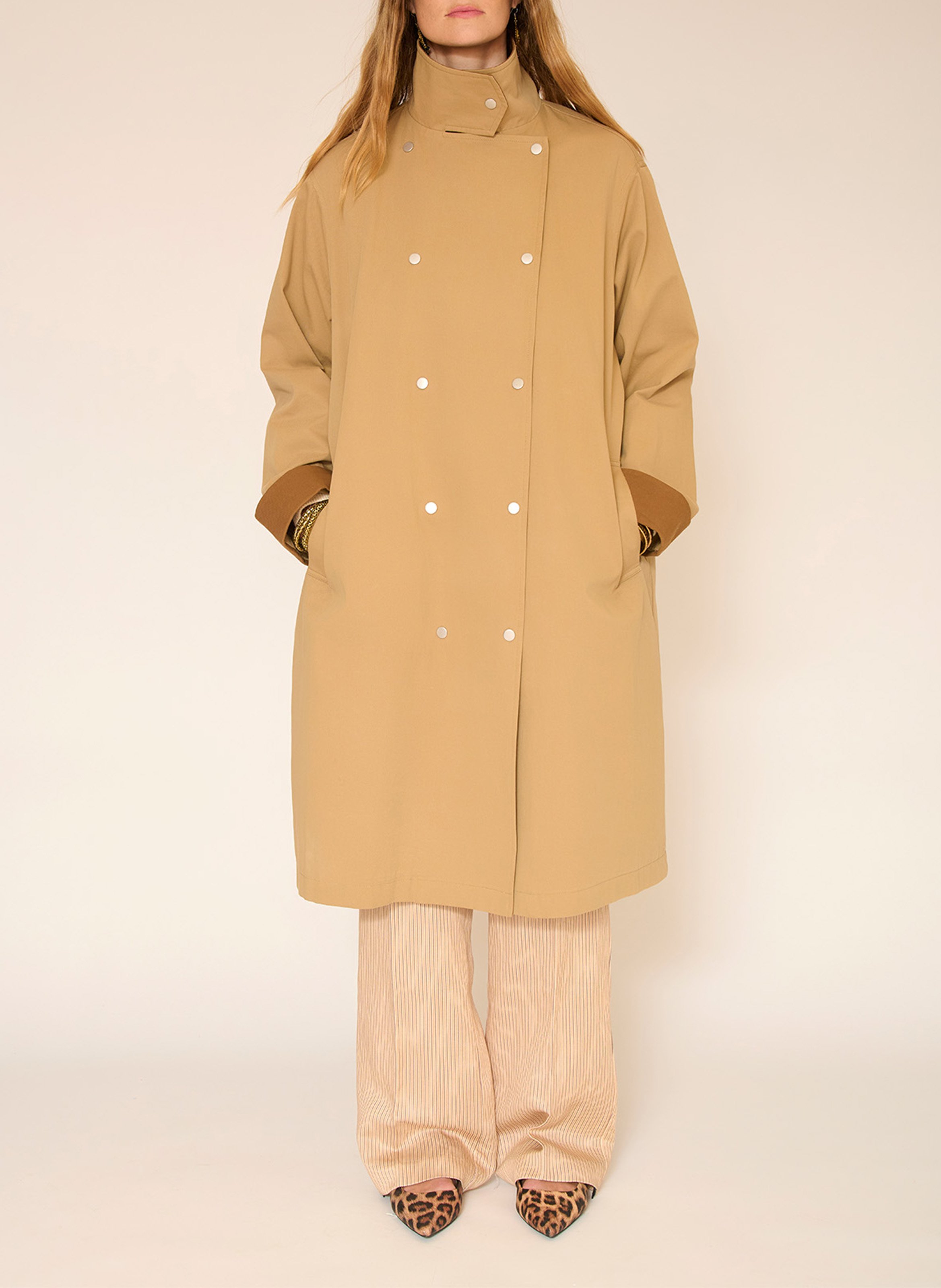 Wijde effen knoopmantel MKT Beige