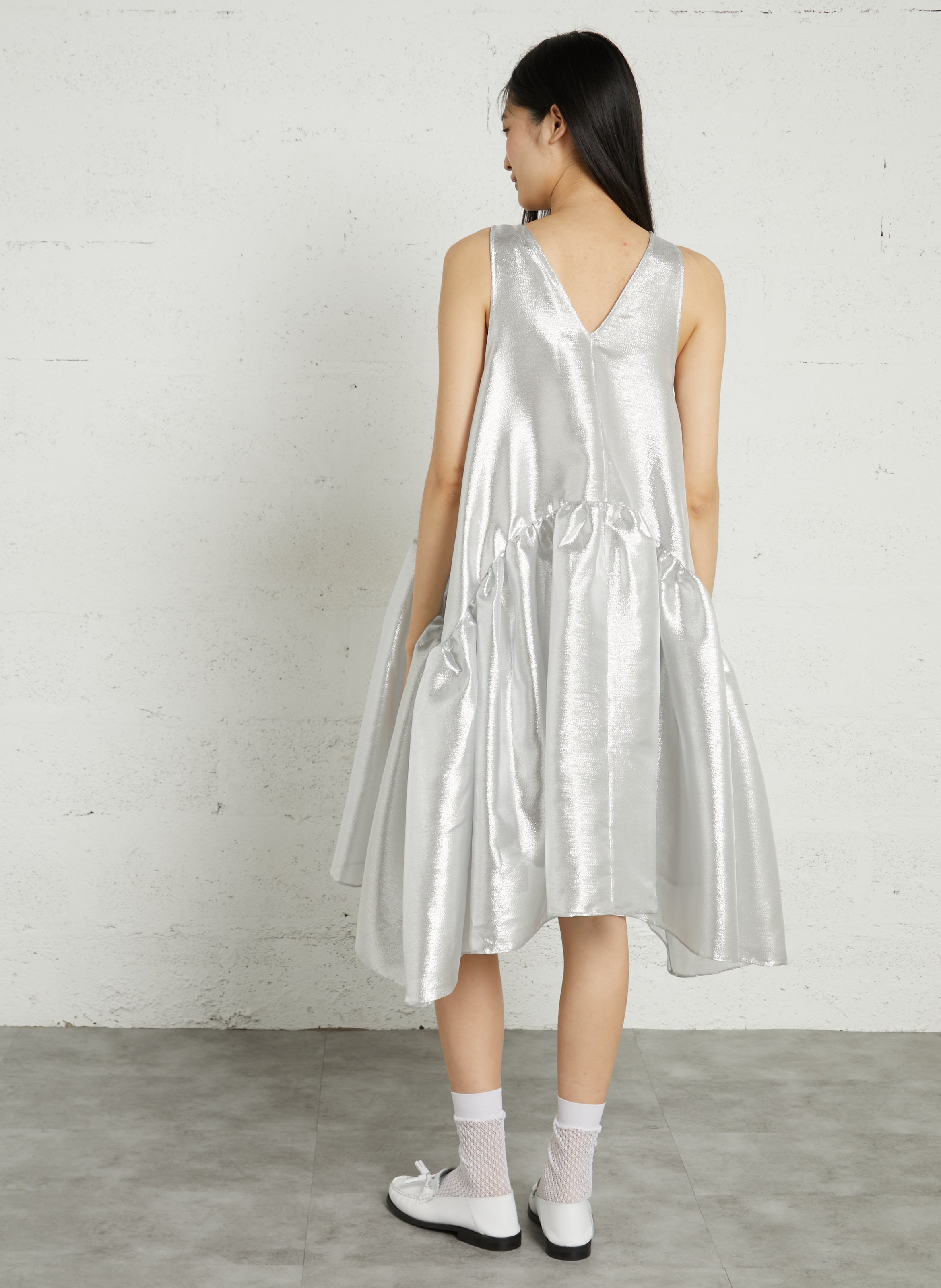 Midi-Metallic-Kleid mit Rundhalsausschnitt STELLA NOVA Silber