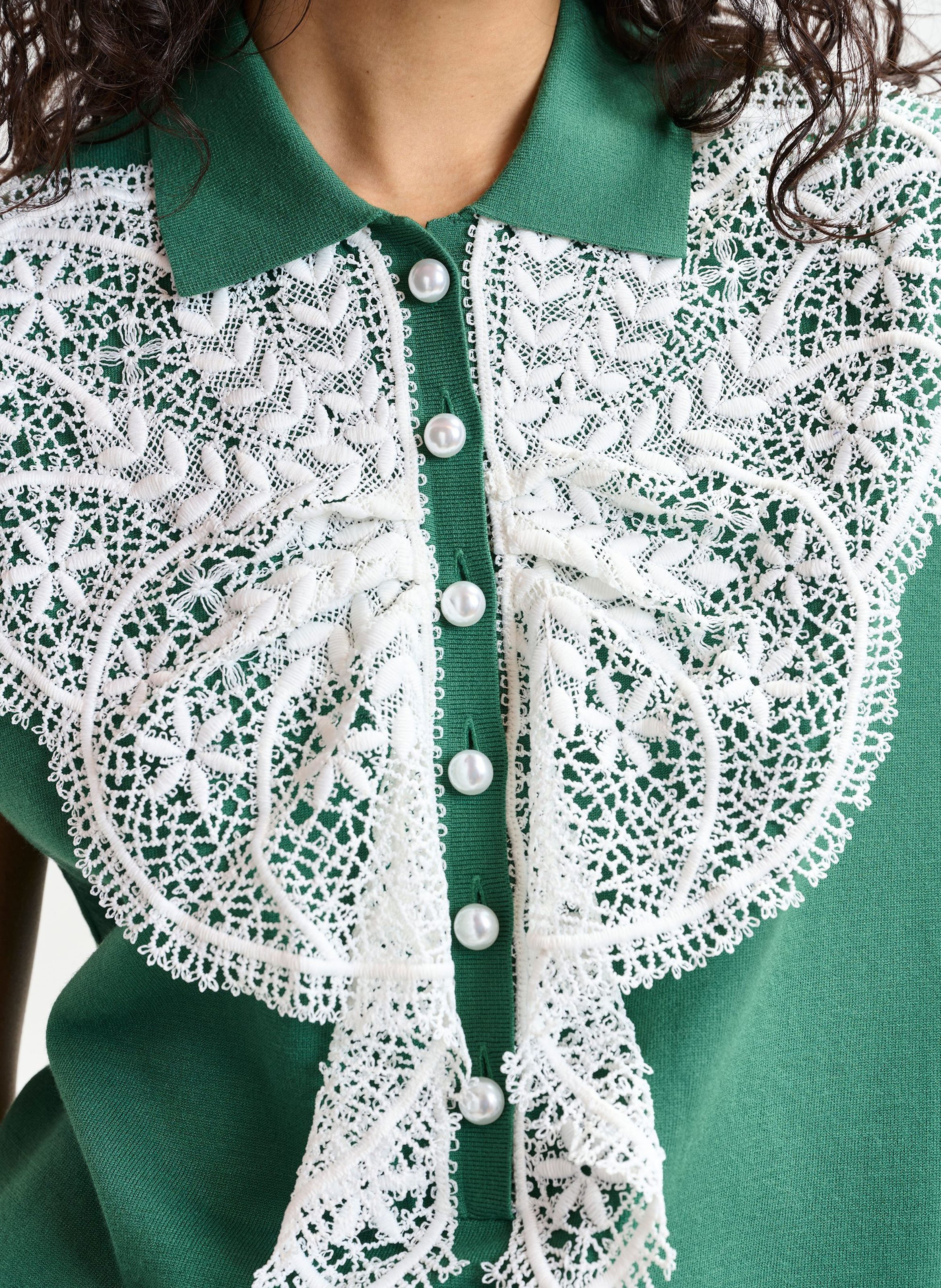 Sleeveless polo with fancy embroideries Green