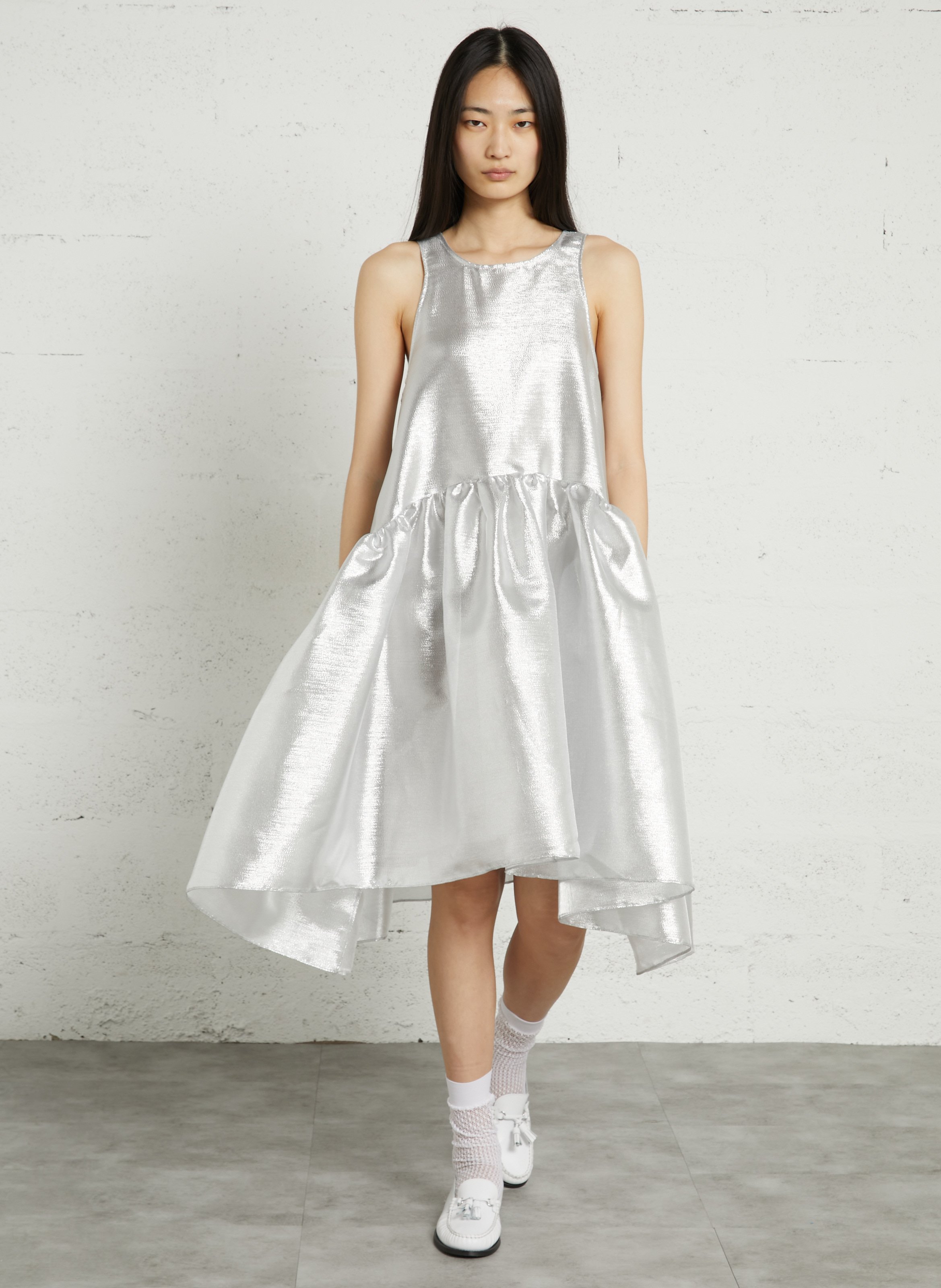 Midi-Metallic-Kleid mit Rundhalsausschnitt STELLA NOVA Silber