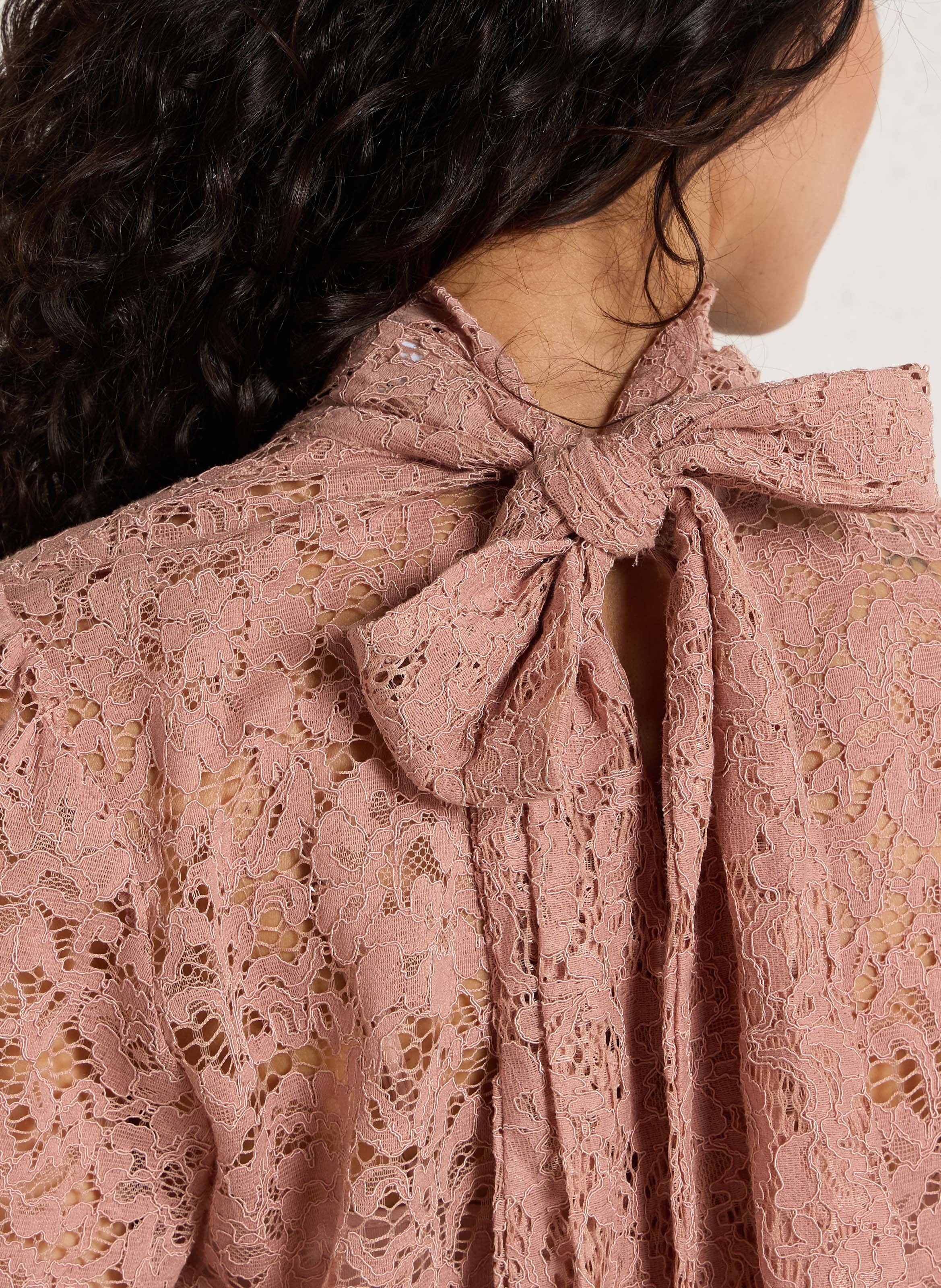 Top droit col montant en dentelle IMPERIAL Rose