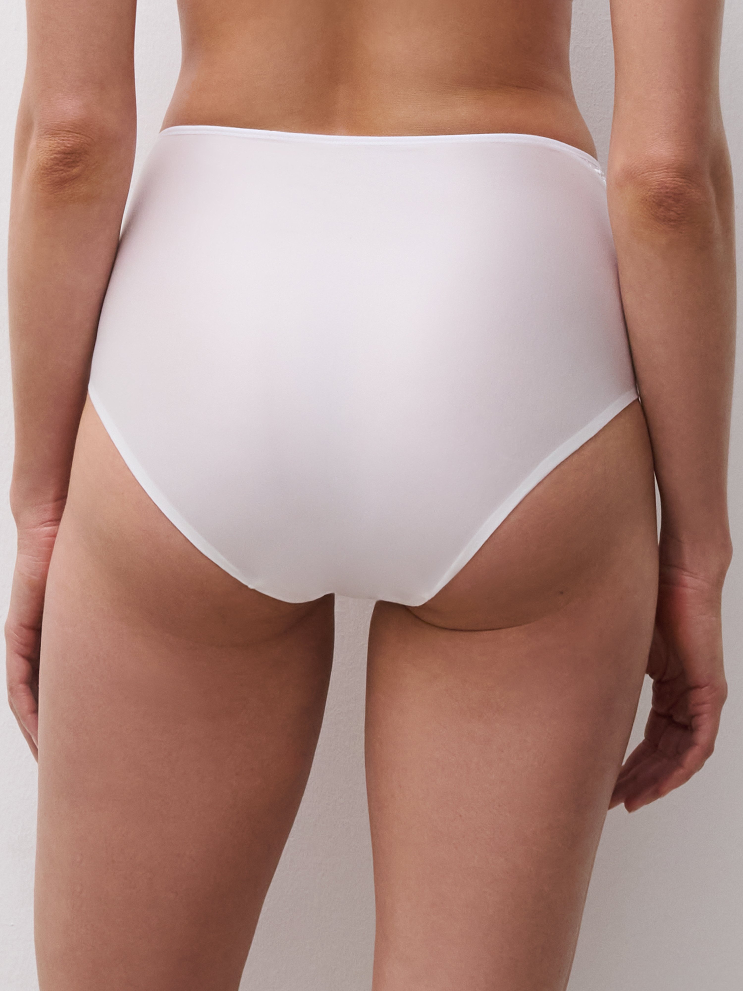 High-waisted lace panties CHANTELLE White