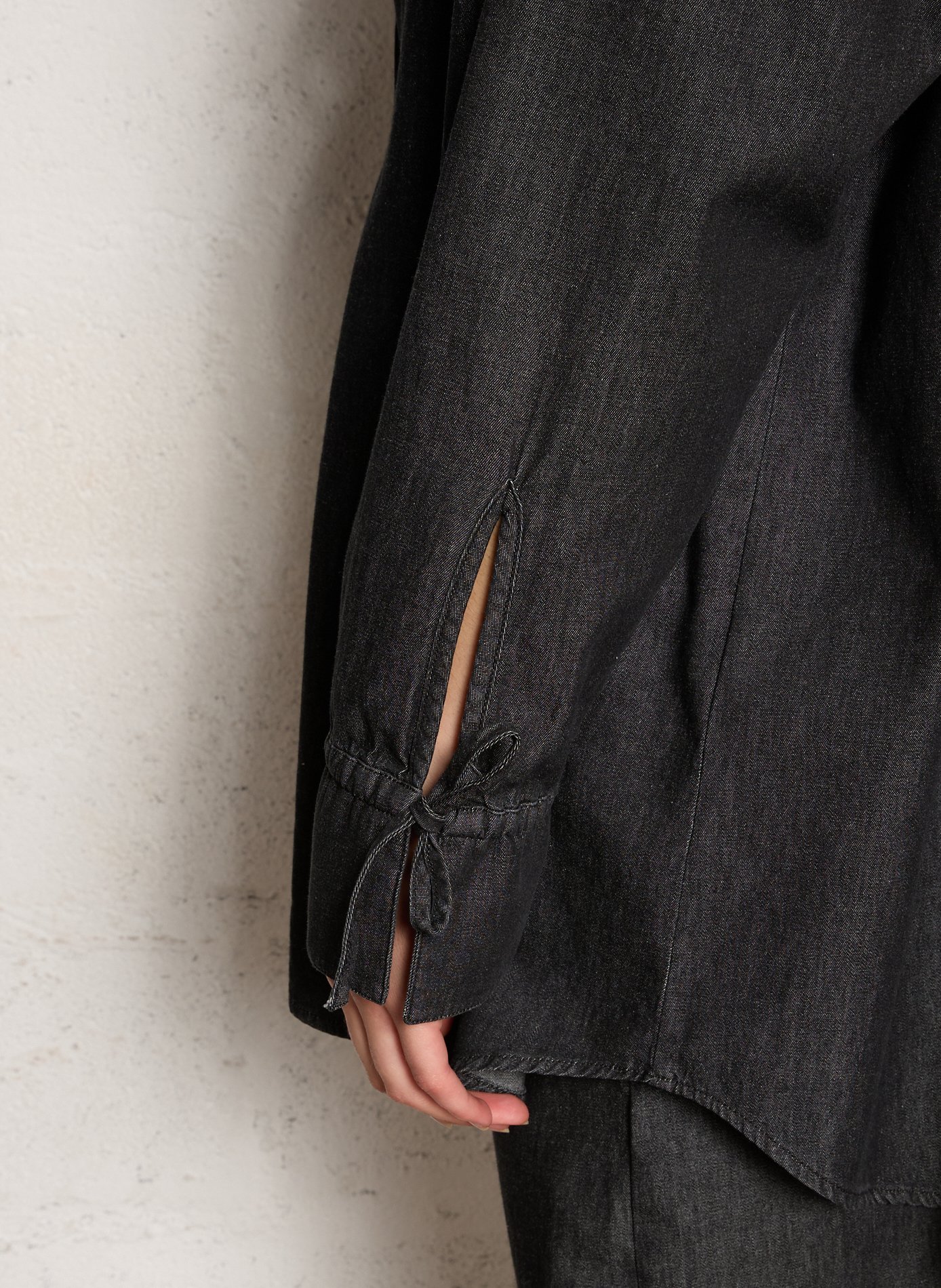 Wijde denim blouse met details op de rug RUE DE TOKYO Zwart