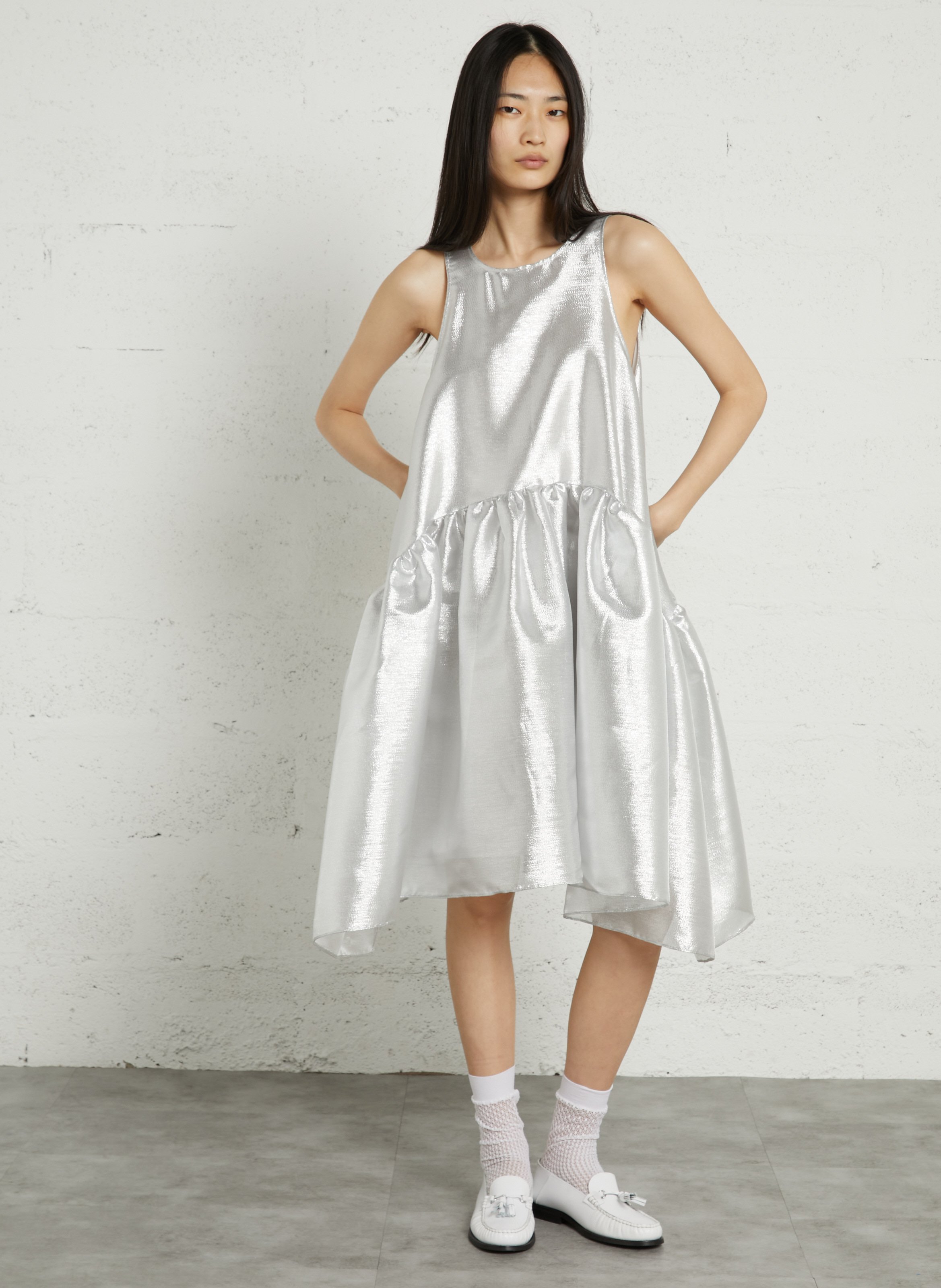 Midi-Metallic-Kleid mit Rundhalsausschnitt STELLA NOVA Silber