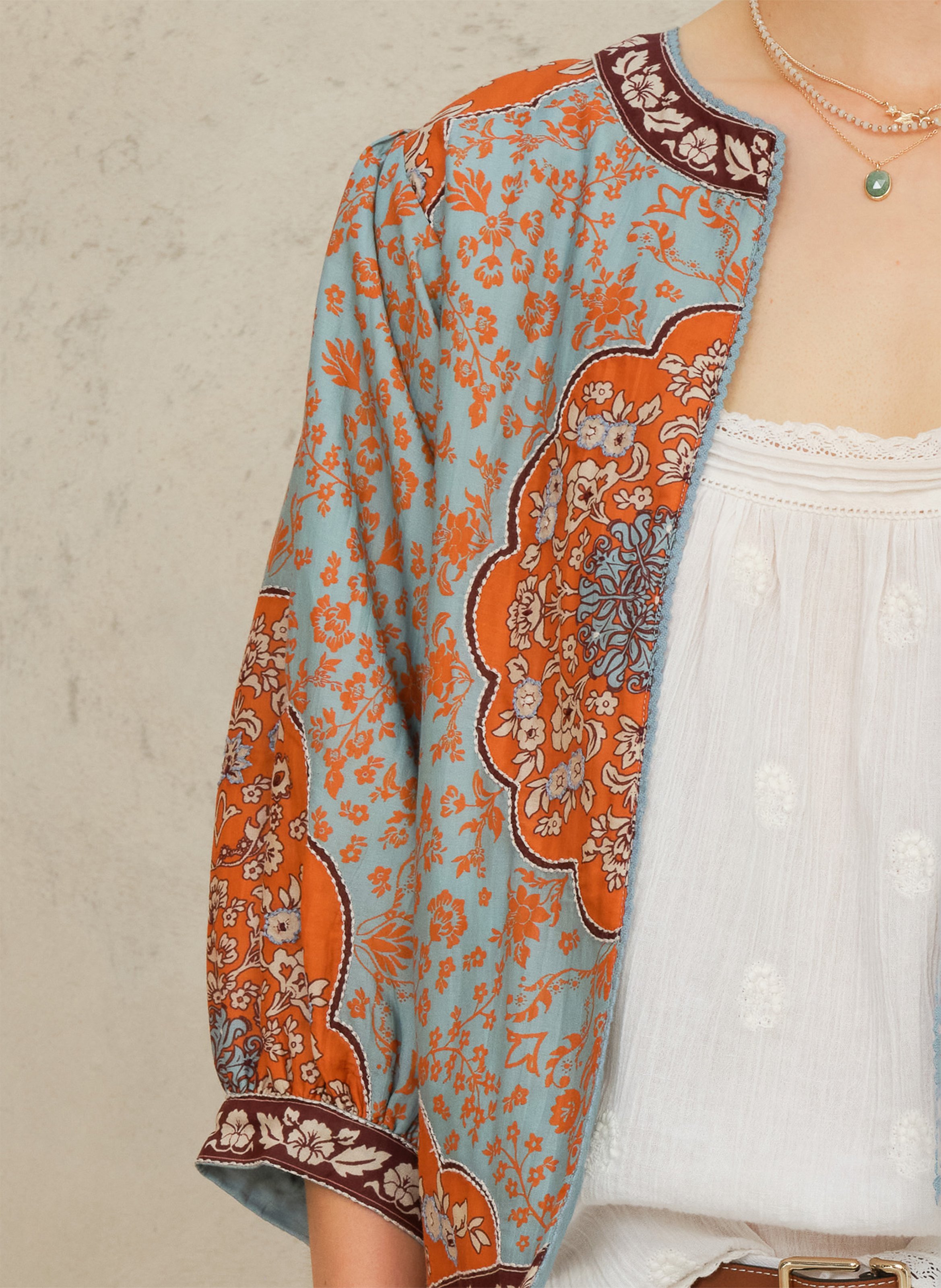 Recht katoenen jasje met ronde hals en print M.A.B.E Blauw