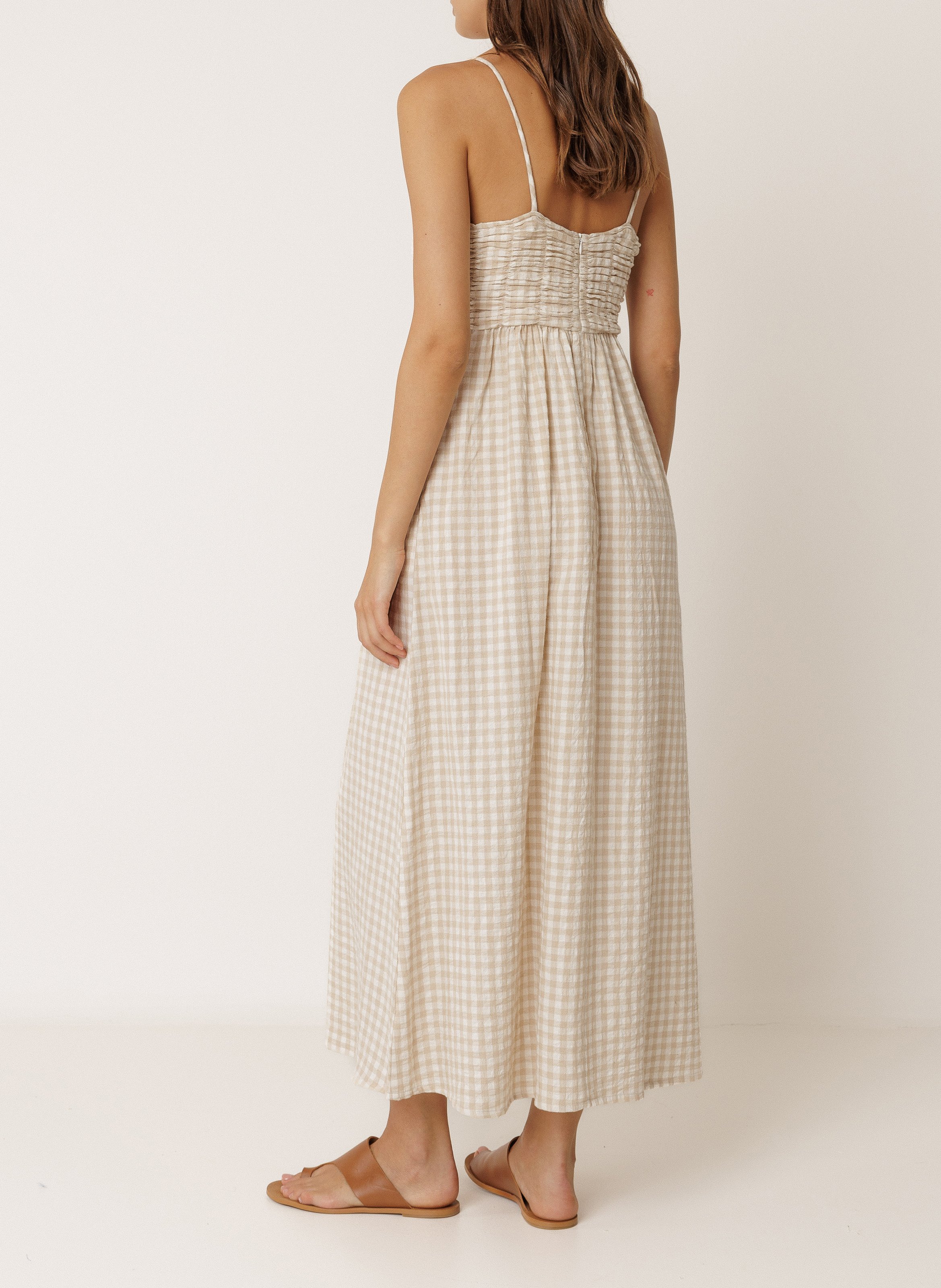 Langes Kleid mit V-Dekolleté INDI & COLD Beige