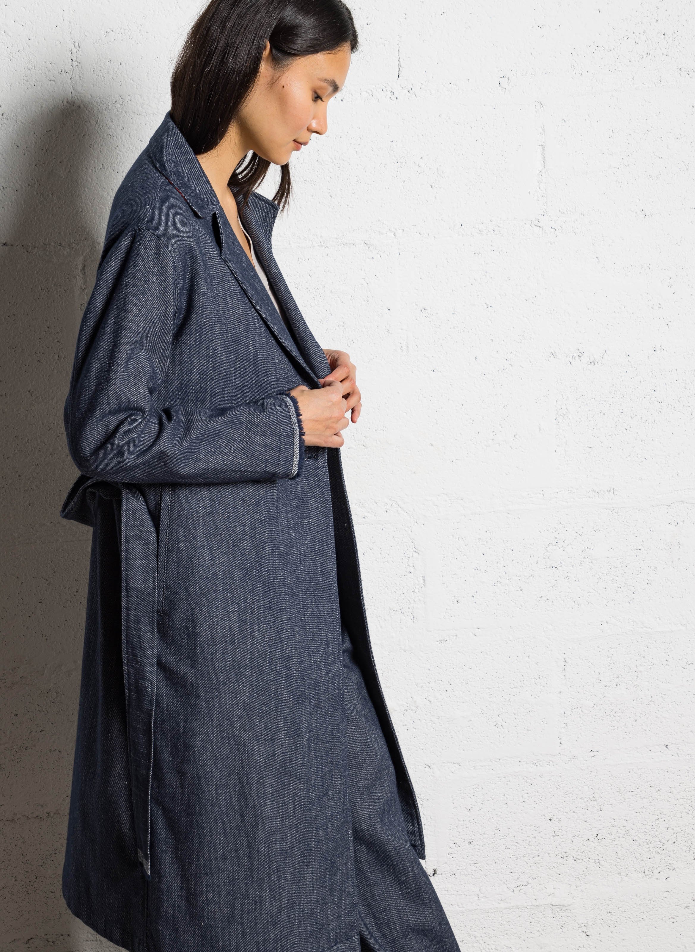 Manteau large ceinturé en denim brut DIEGA Bleu