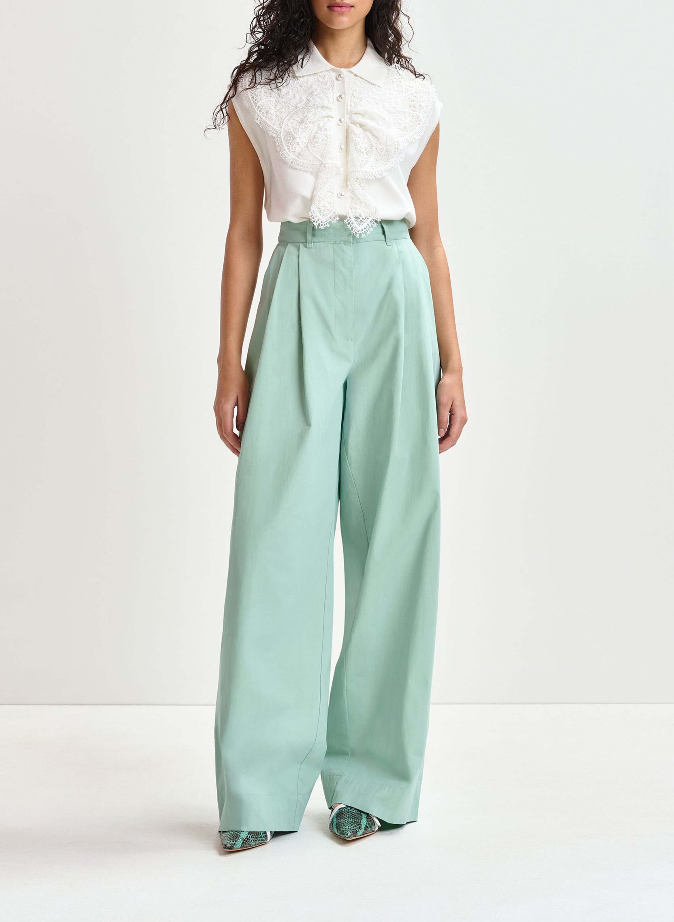 Polo sans manches à broderies fantaisies ESSENTIEL ANTWERP Blanc