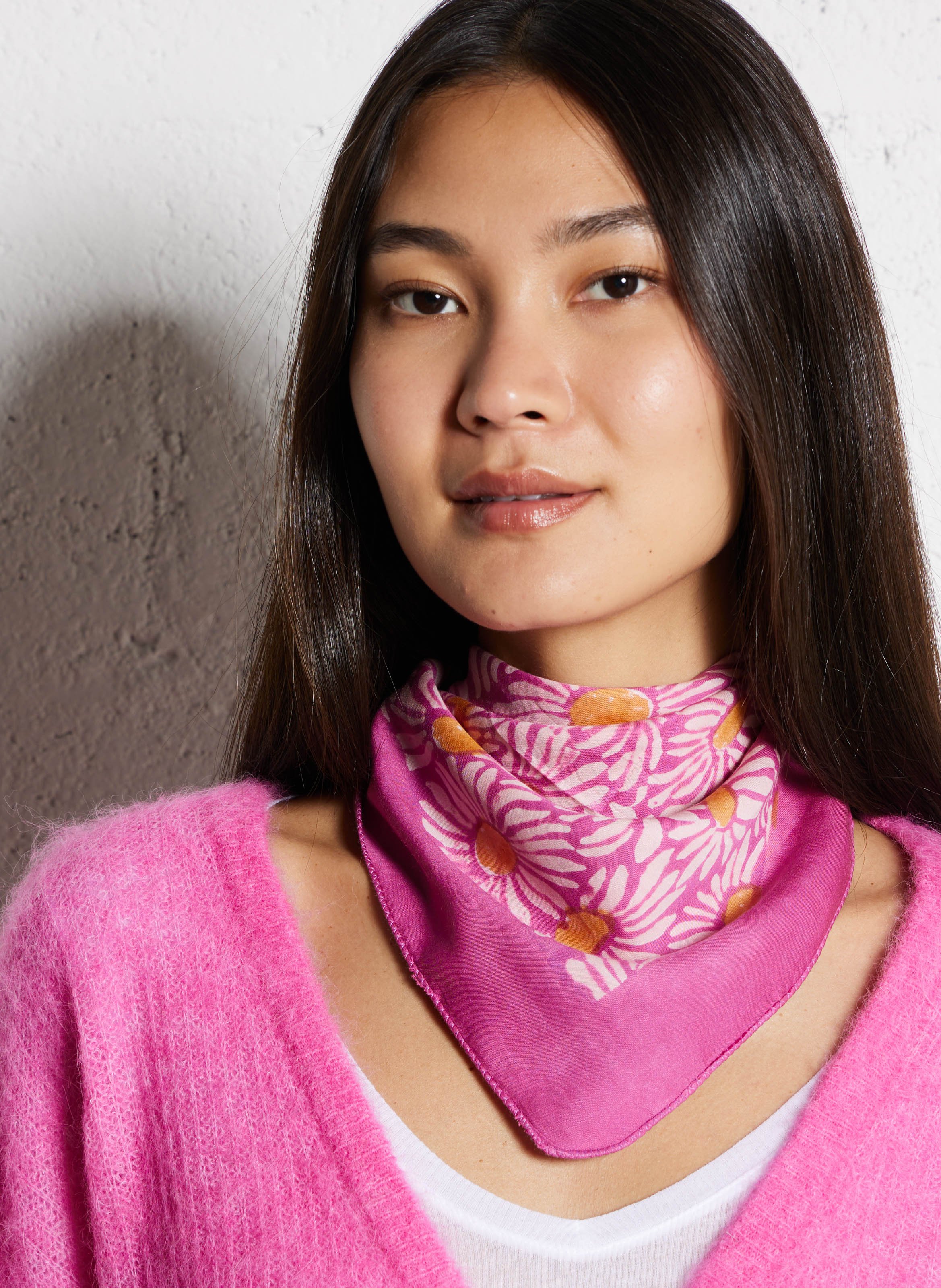 - 86 x 182 cm. APACHES COLLECTIONS Pink