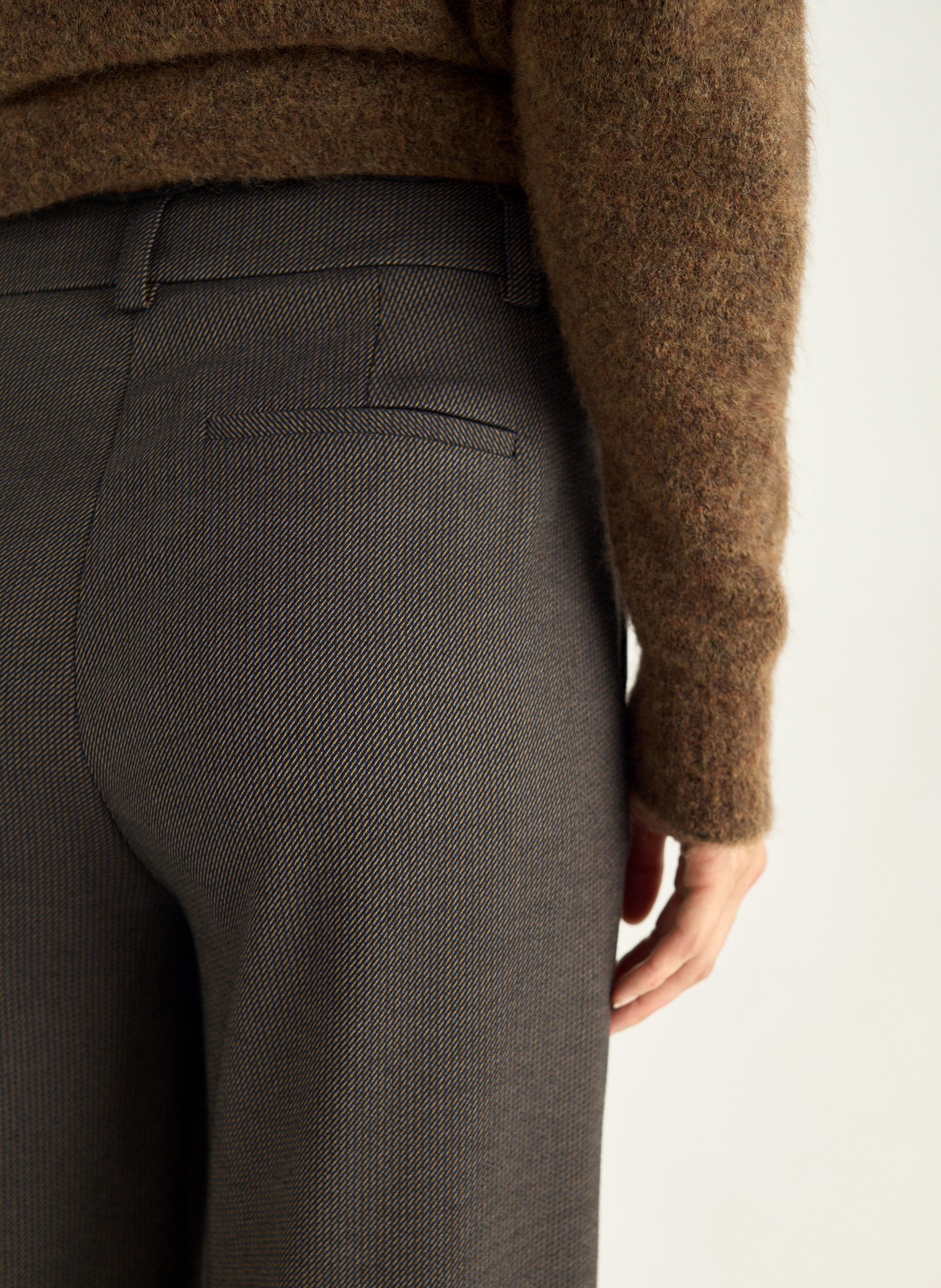 Weit geschnittene Hose ACOTE Braun