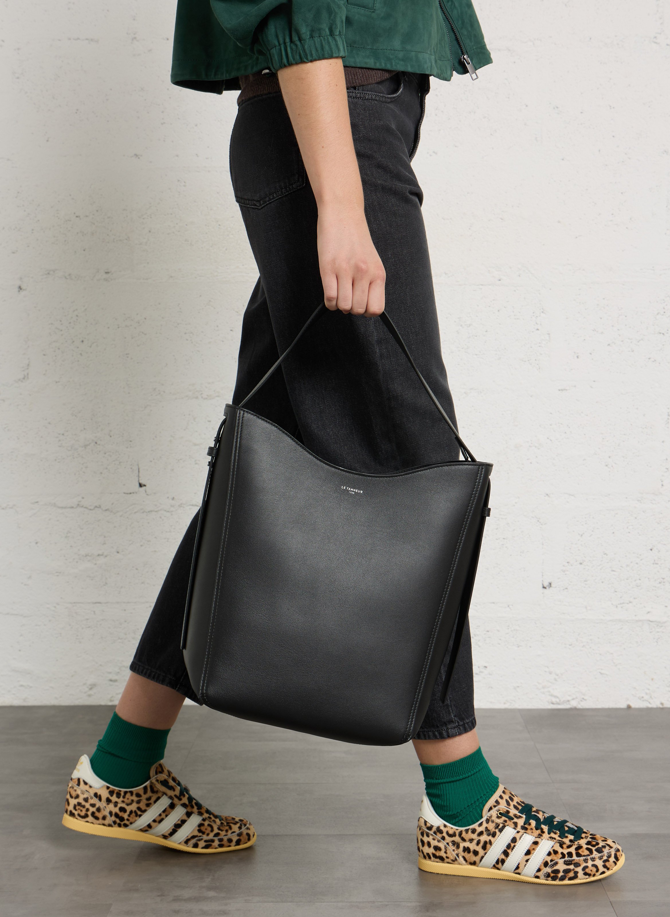 Leather hobo bag LE TANNEUR Black