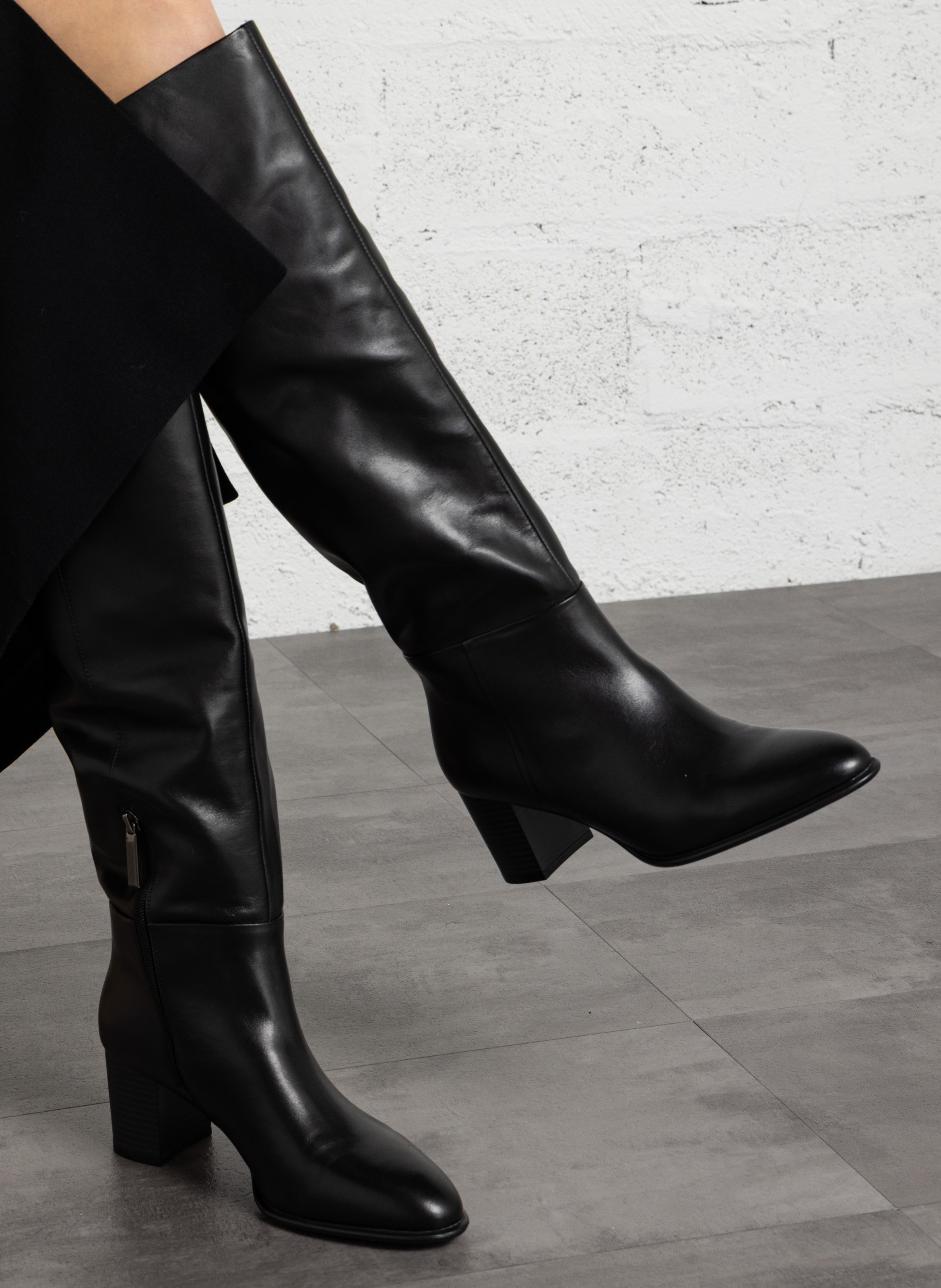 Bottes bout rond en cuir BIBI LOU Noir