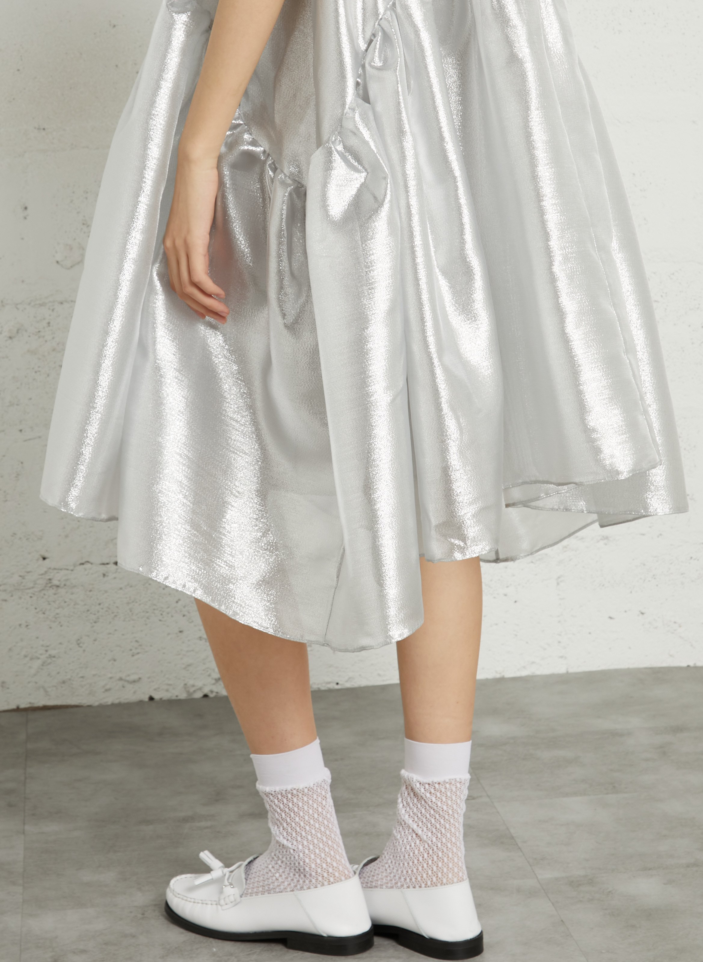 Midi-Metallic-Kleid mit Rundhalsausschnitt STELLA NOVA Silber