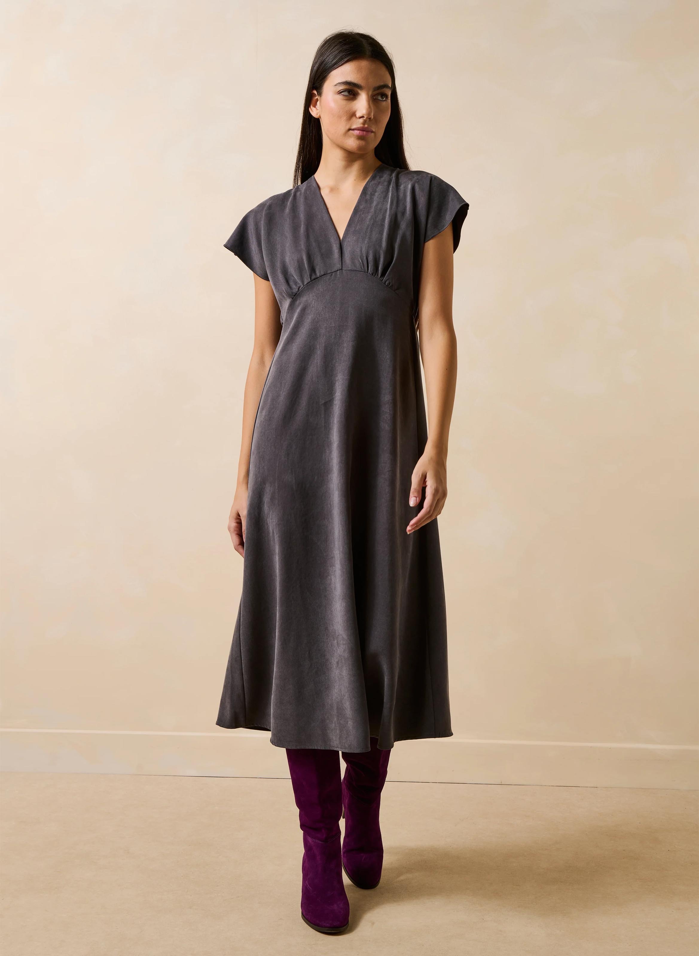 Midikleid mit V-Ausschnitt LA FEE MARABOUTEE Grau