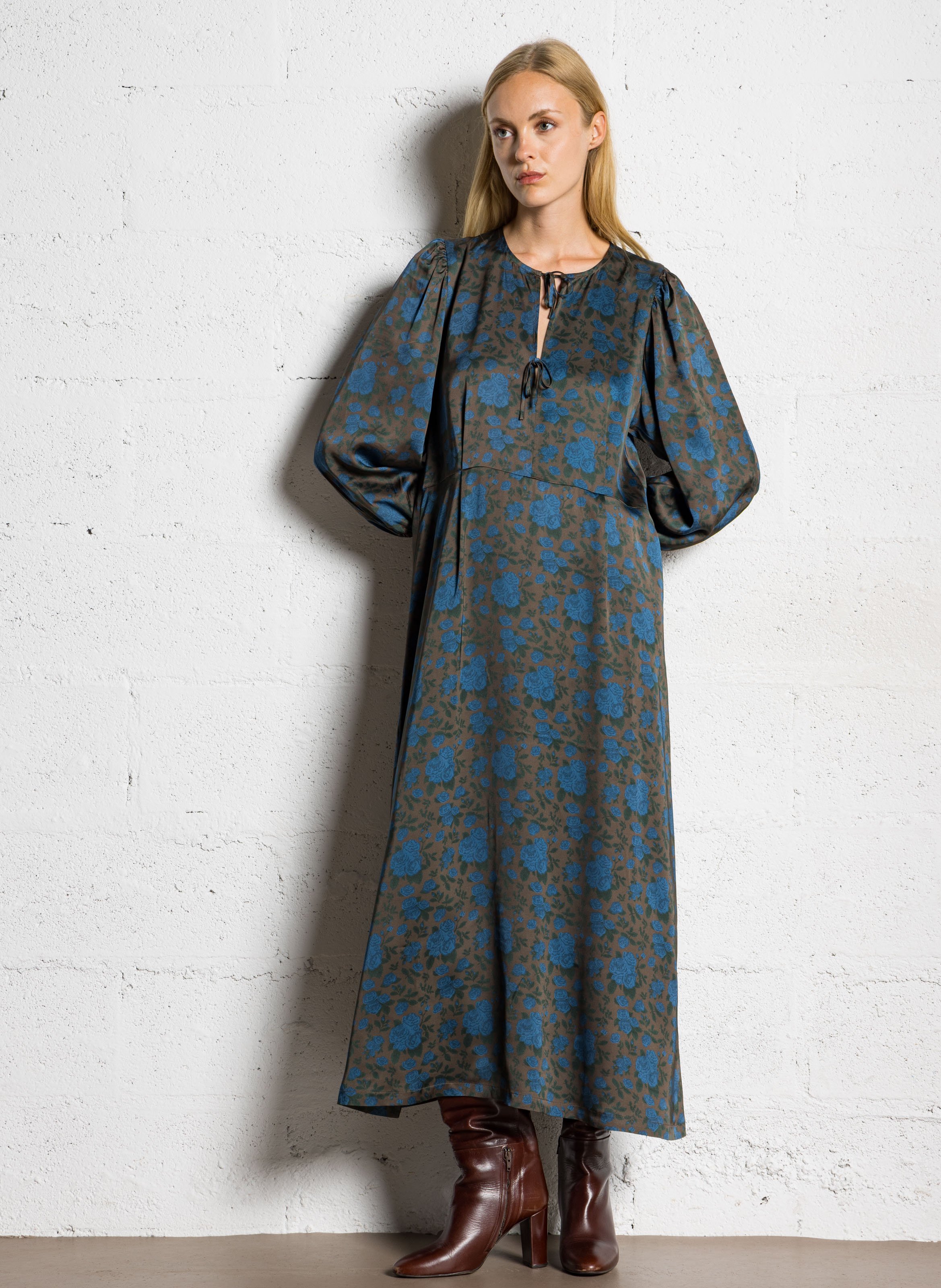 Robe longue ample fluide THE TINY BIG SISTER Marron