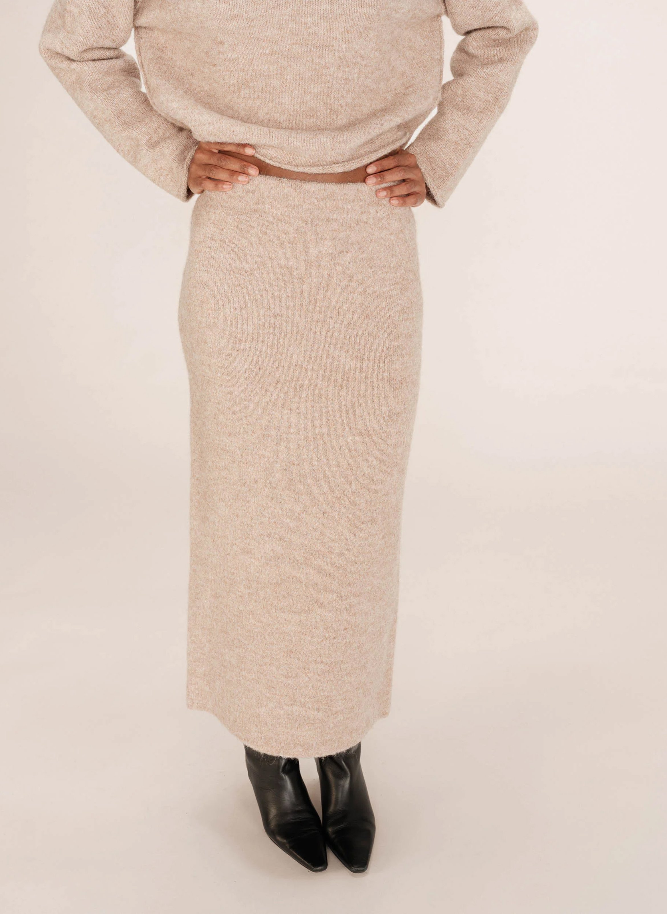 Fitted solid knit pencil skirt GRACE ET MILA