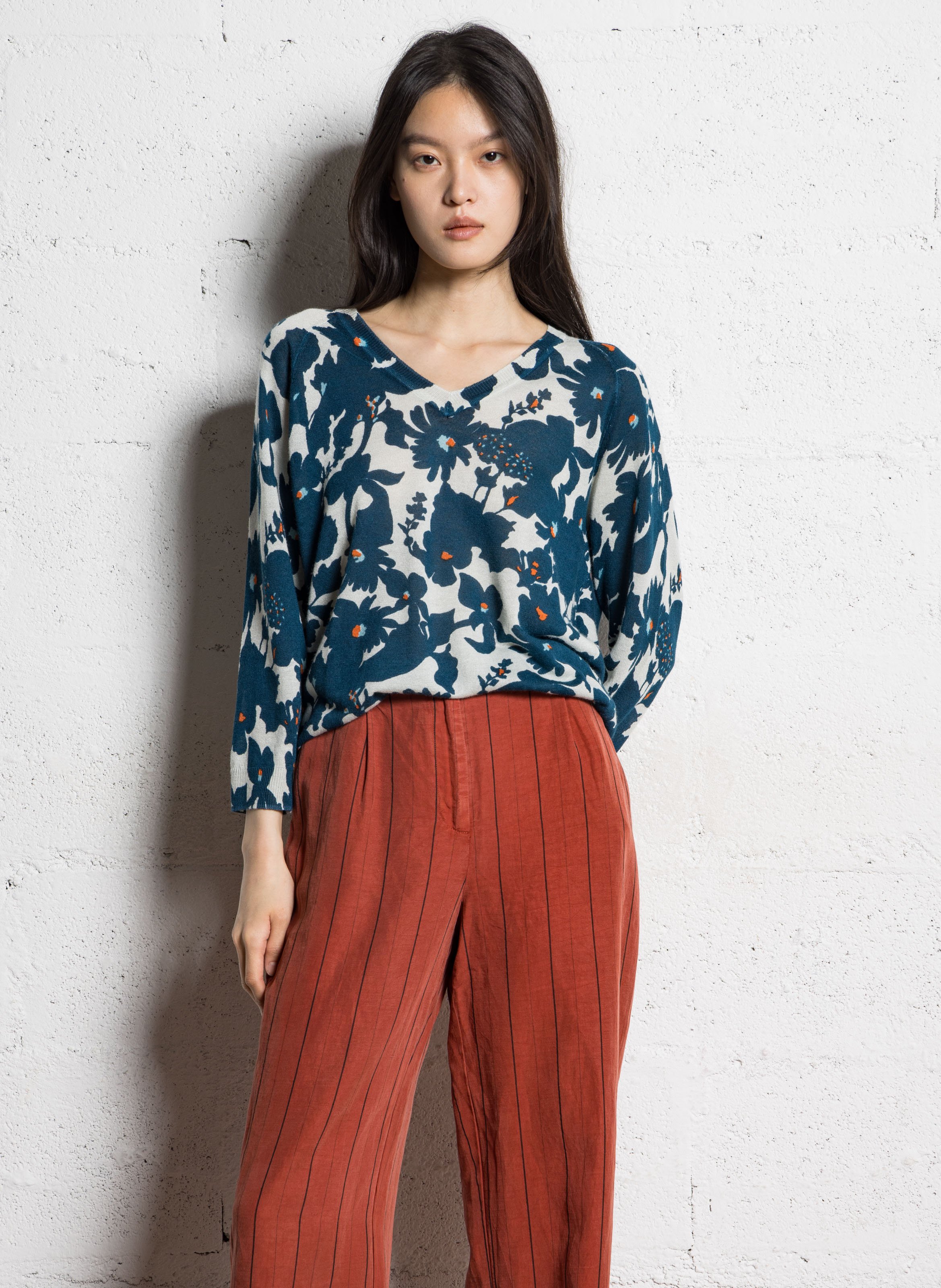 Pull col v fleurs NICE THINGS Beige