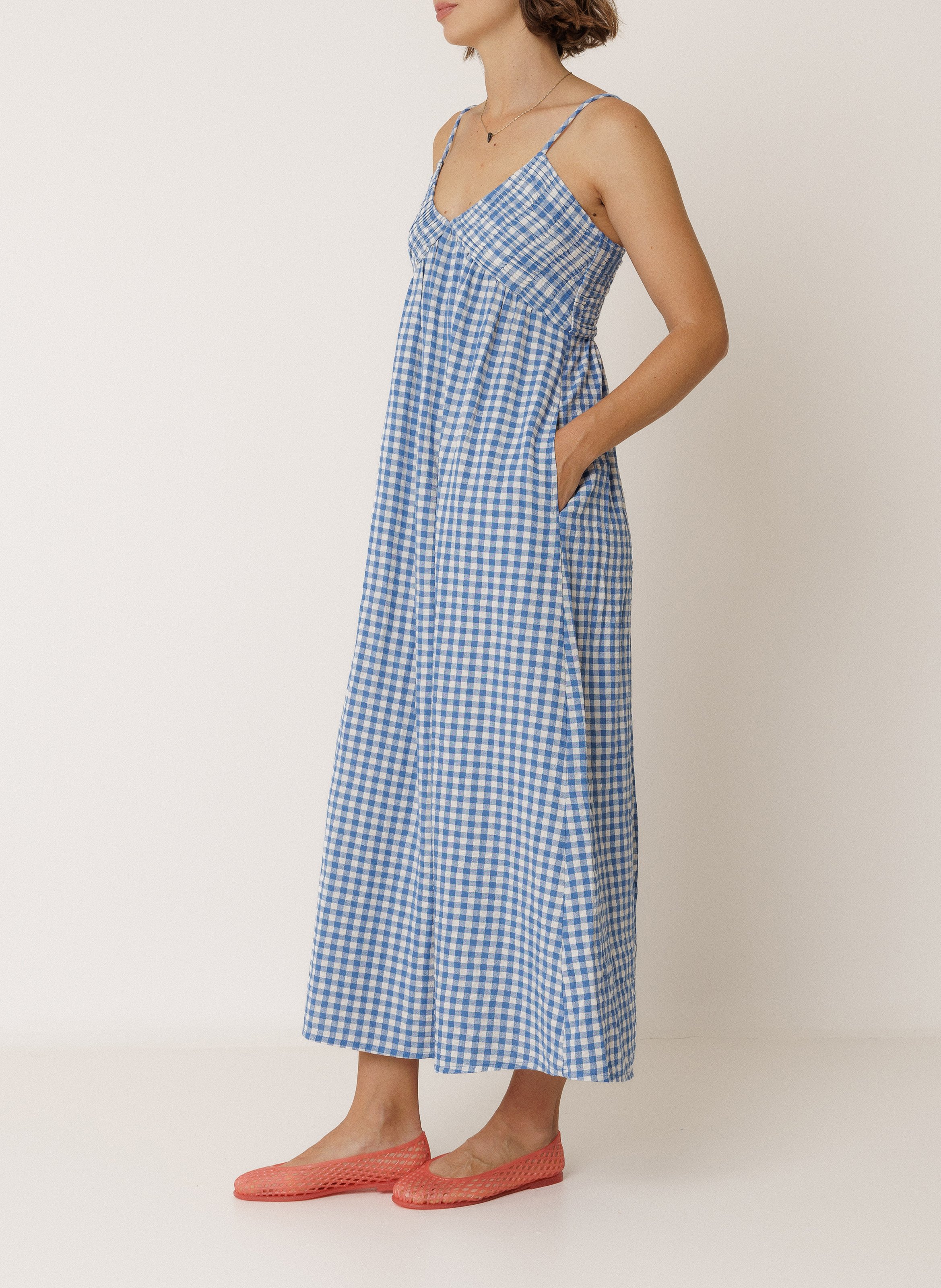 Langes Kleid mit V-Dekolleté INDI & COLD Blau