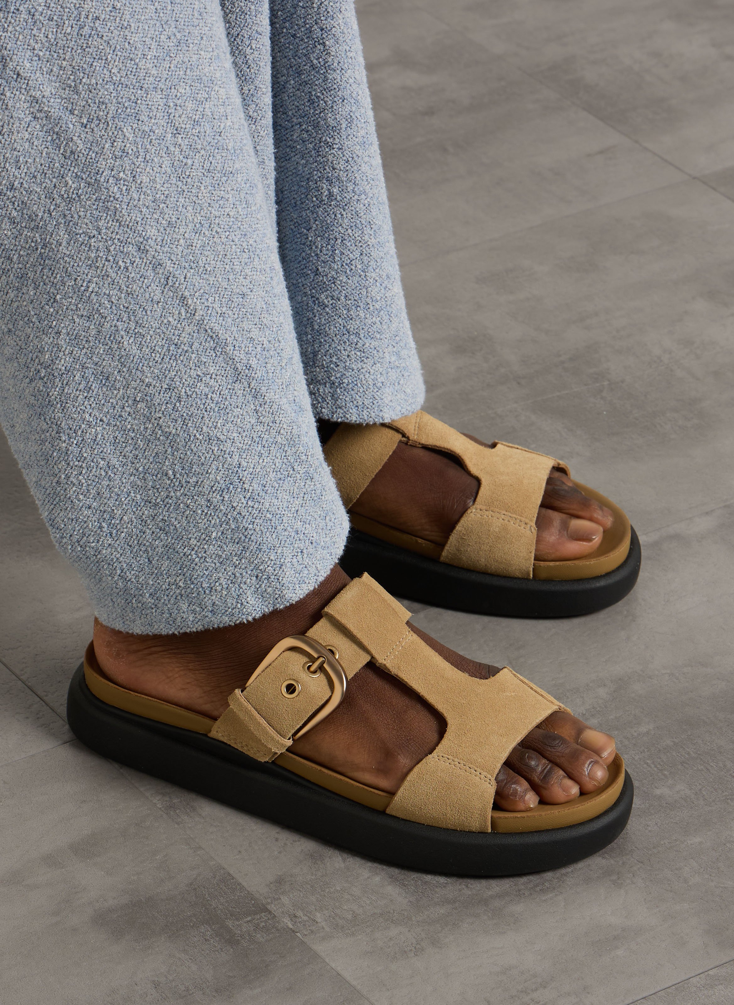 Avarca Berlin - Flache Ledersandalen mit Samt CLARKS Braun