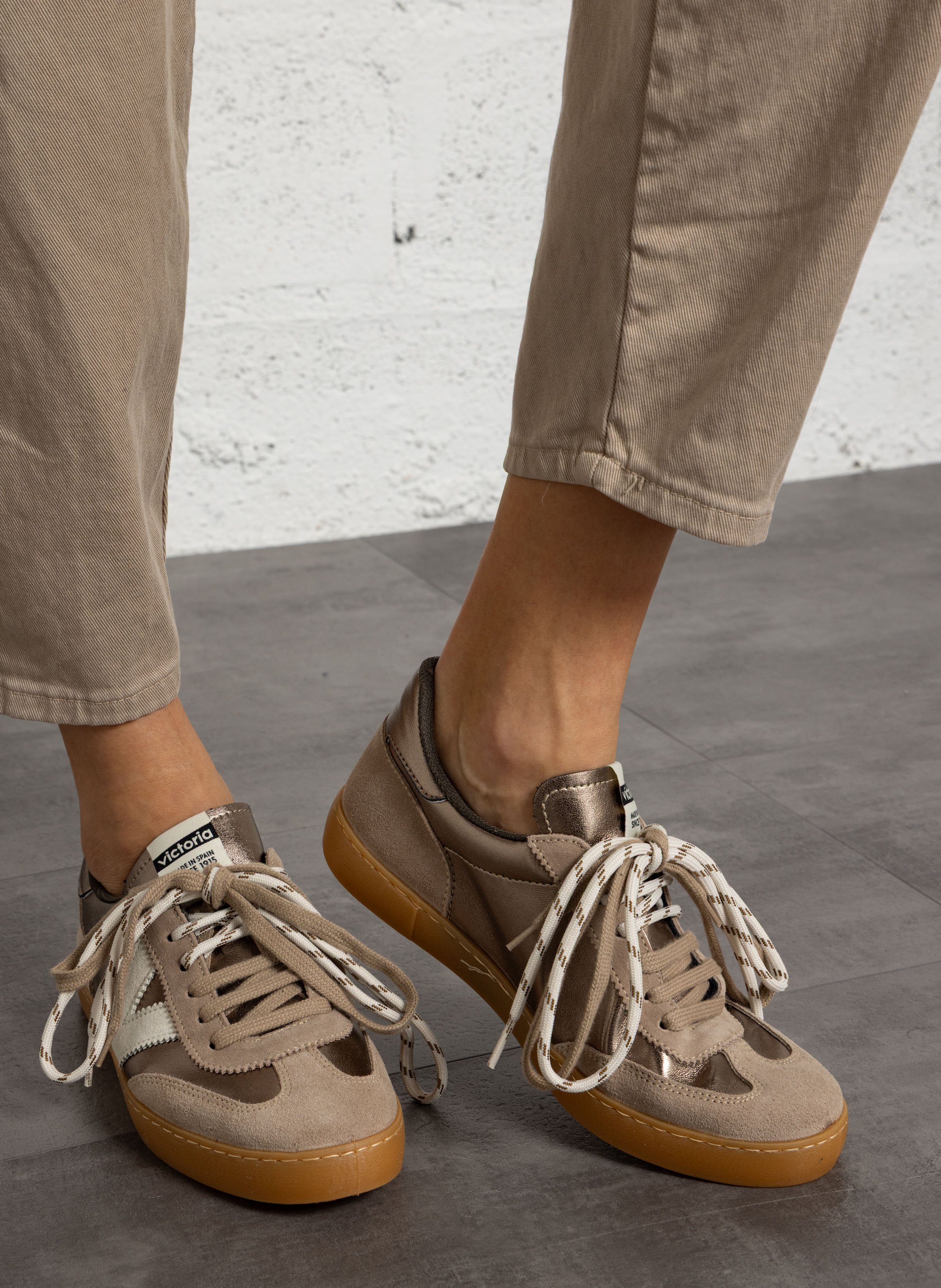 Sneaker im Materialmix VICTORIA Beige