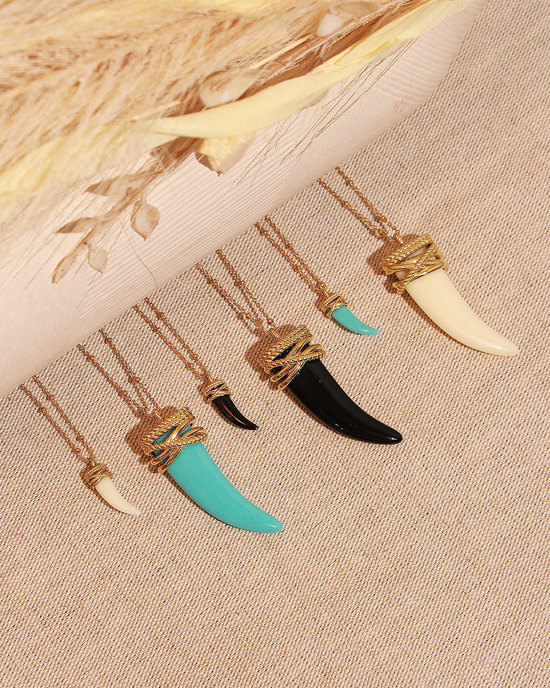 Gold-plated tribe necklace NILAI Black