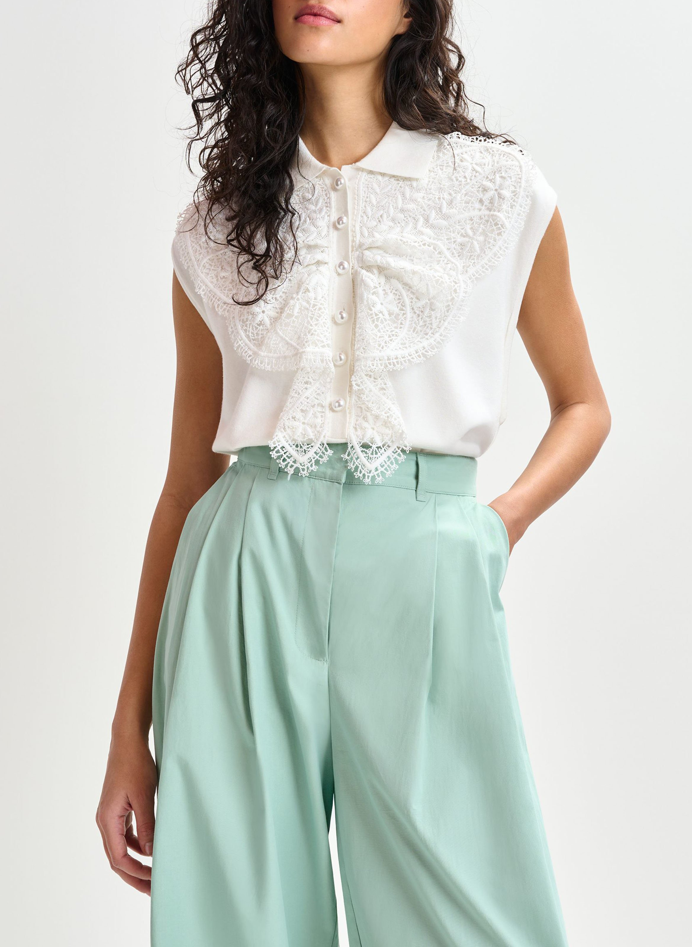 Polo sans manches à broderies fantaisies ESSENTIEL ANTWERP Blanc