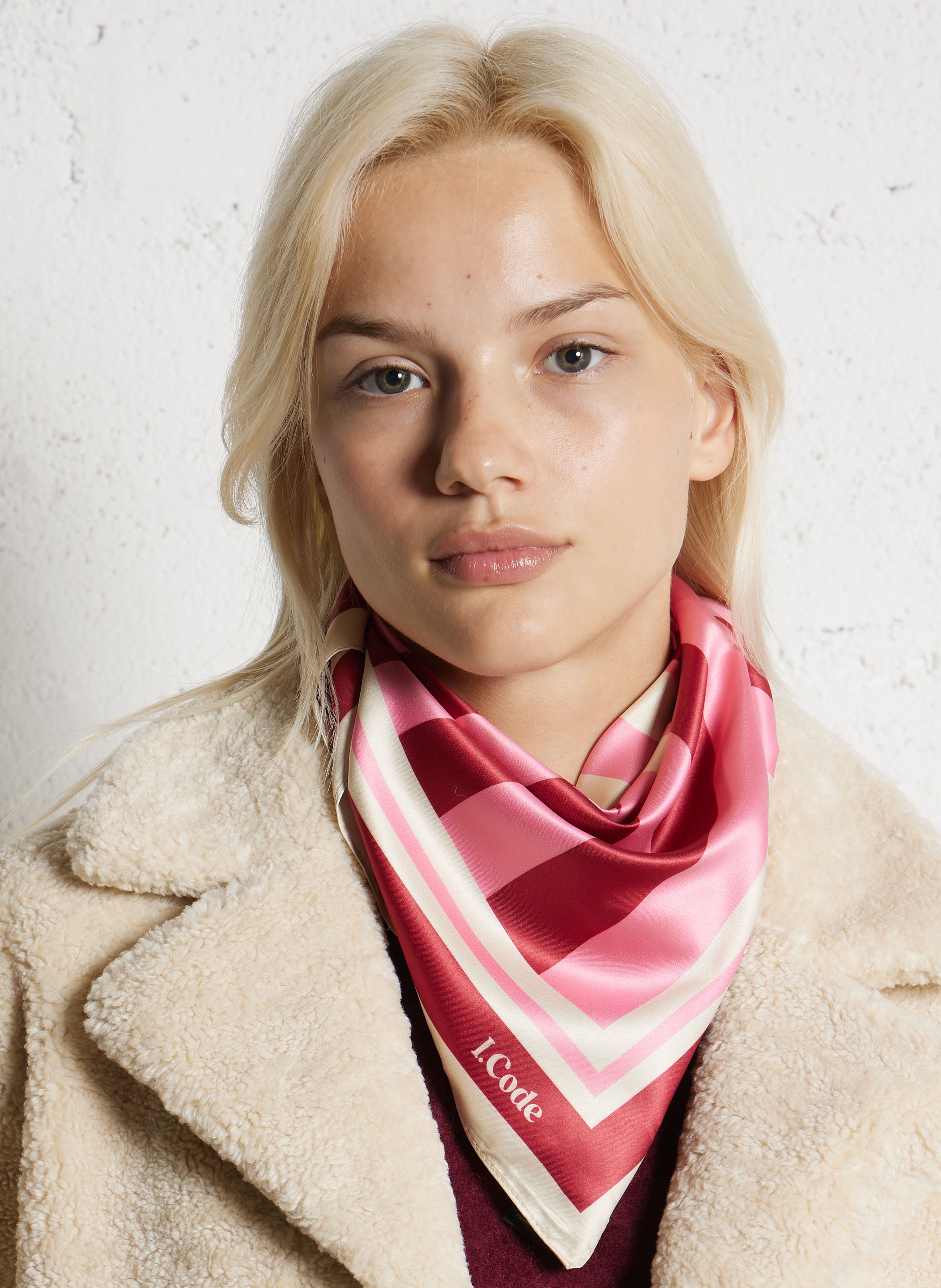 - 86 x 182 cm. I CODE Pink