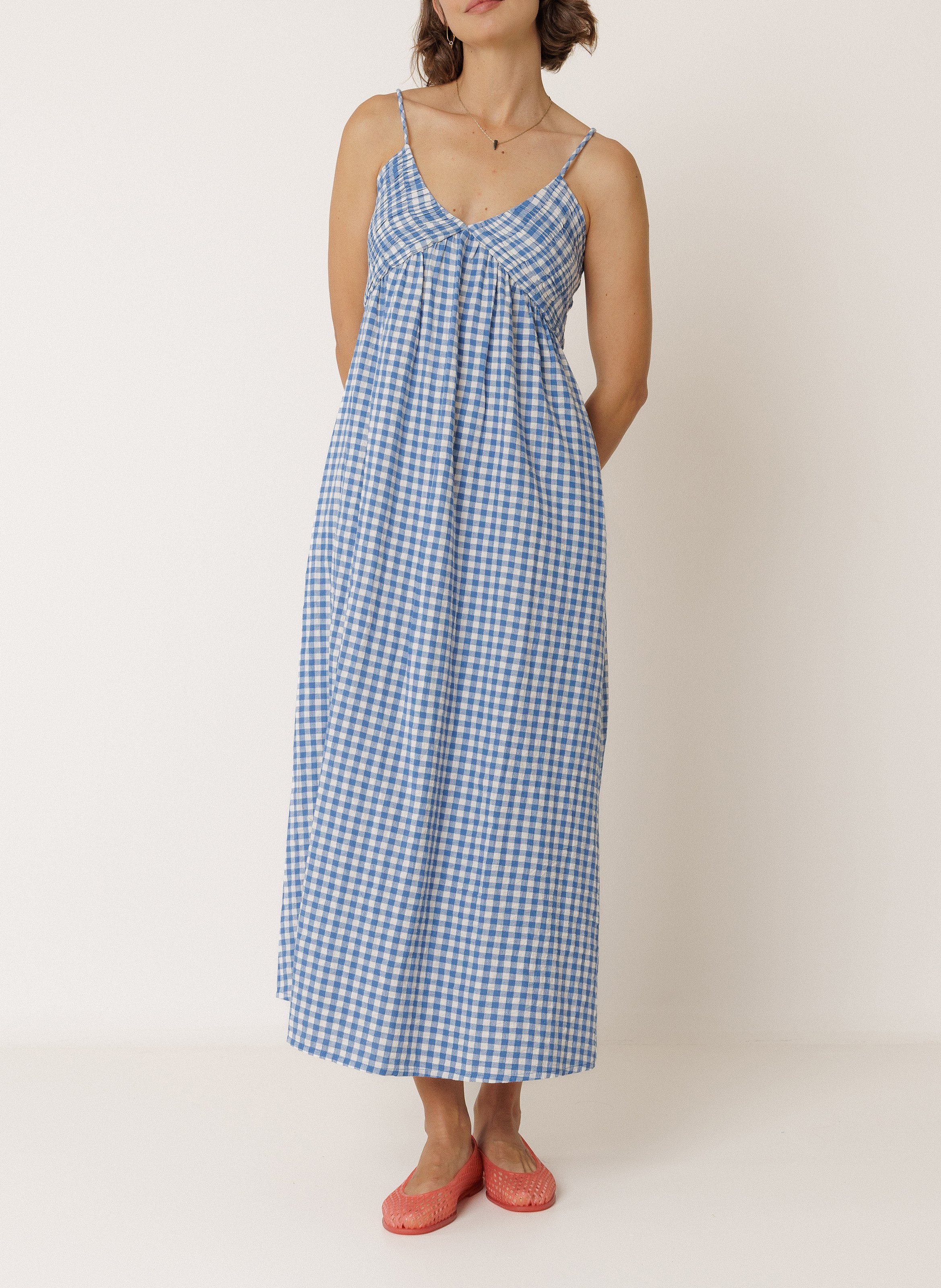 Langes Kleid mit V-Dekolleté INDI & COLD Blau