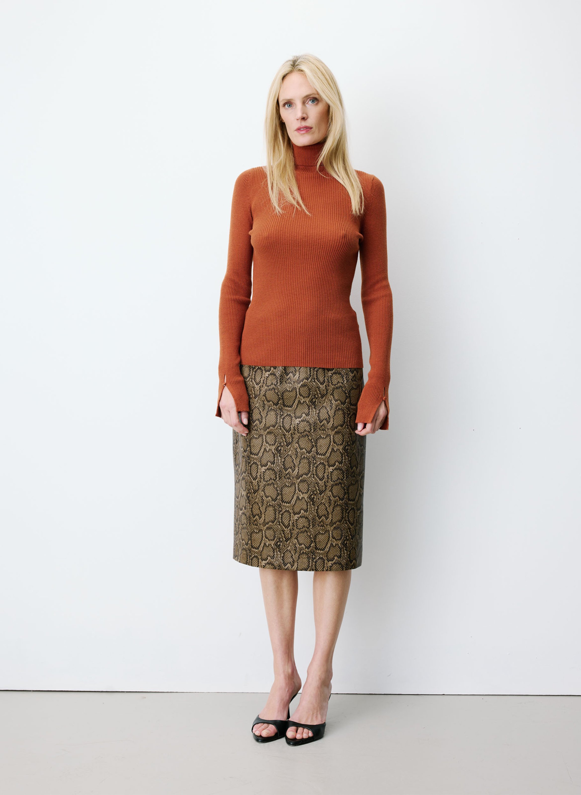 Pull moulant col roulé GRACE ET MILA Marron