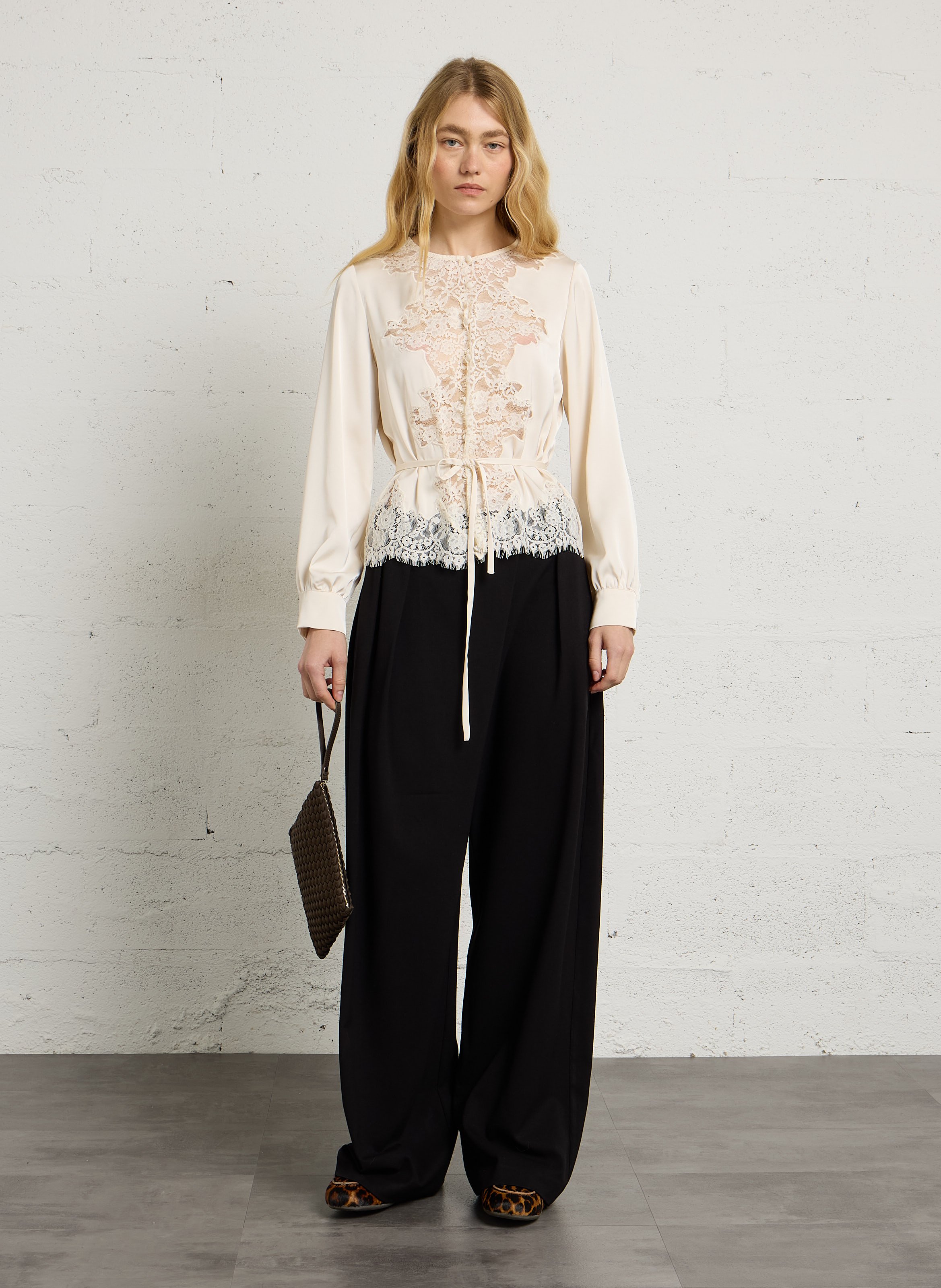 Durchgeknöpftes Spitzenbluse. PETITE MENDIGOTE Beige