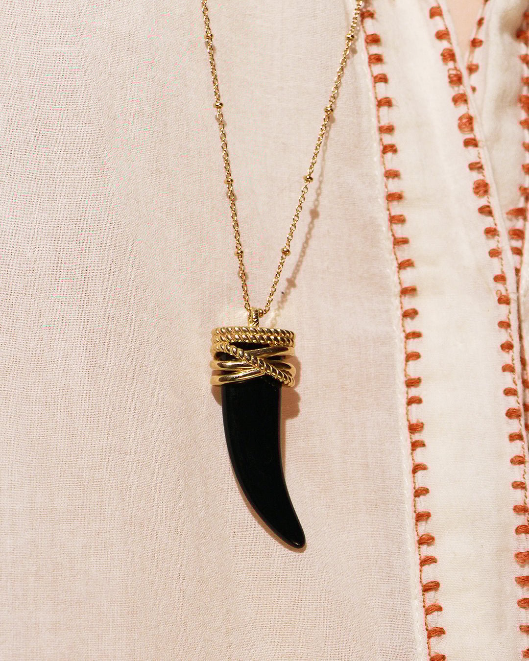 Gold-plated tribe necklace NILAI Black