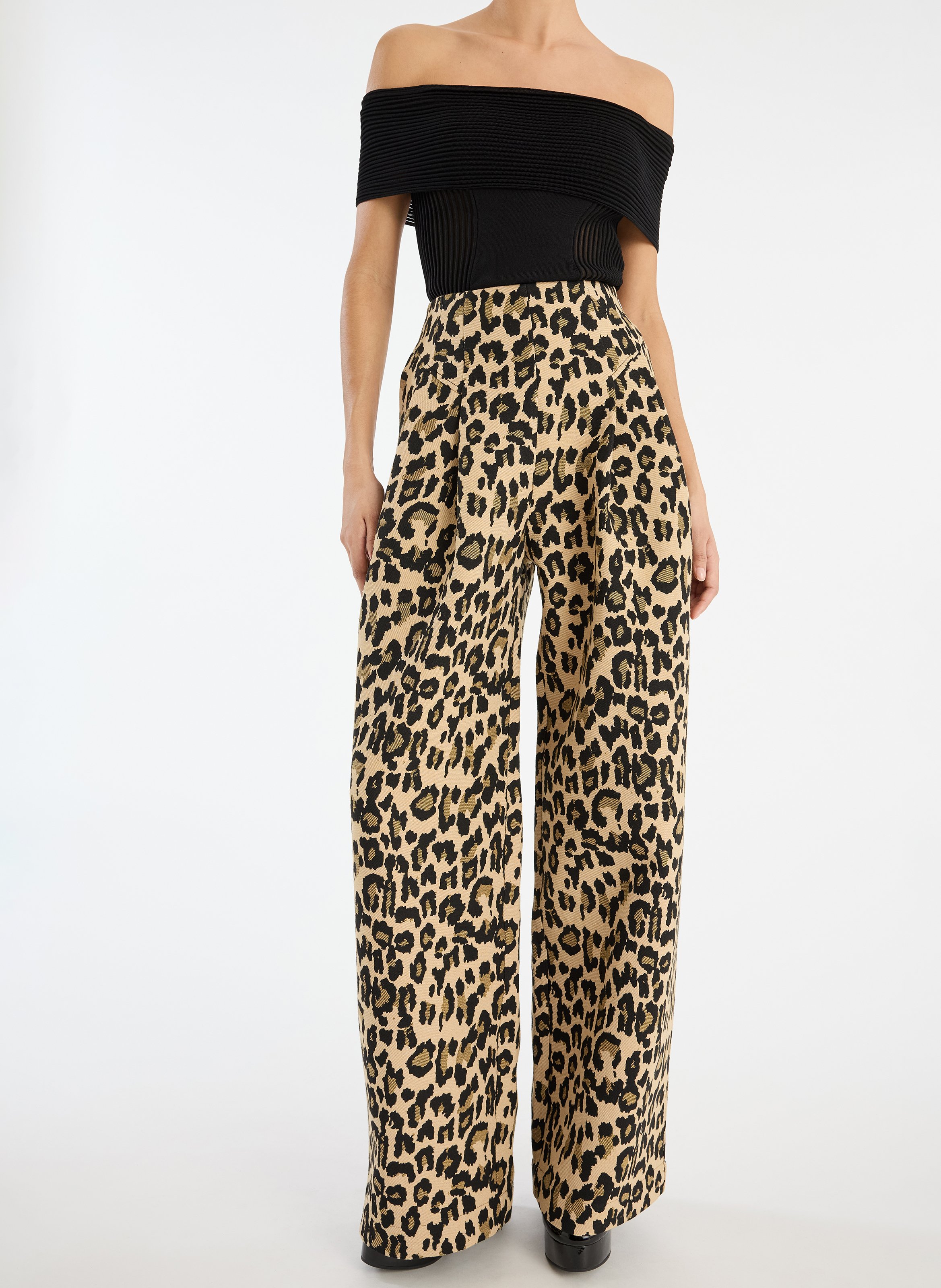 Tailliertes Oberteil aus Strick. ROTATE Schwarz