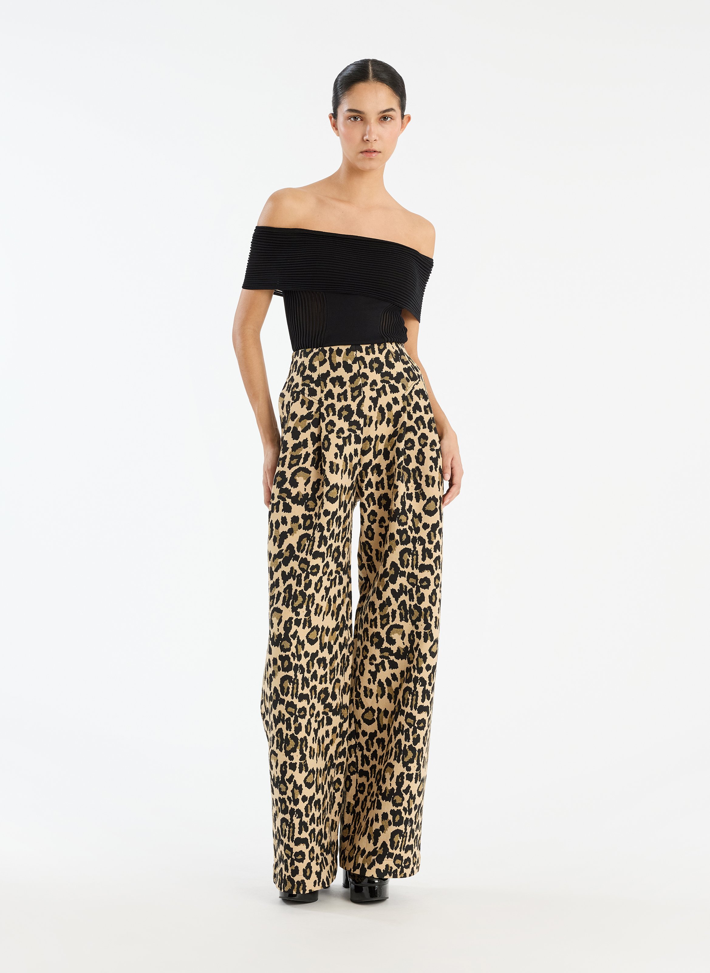 Tailliertes Oberteil aus Strick. ROTATE Schwarz