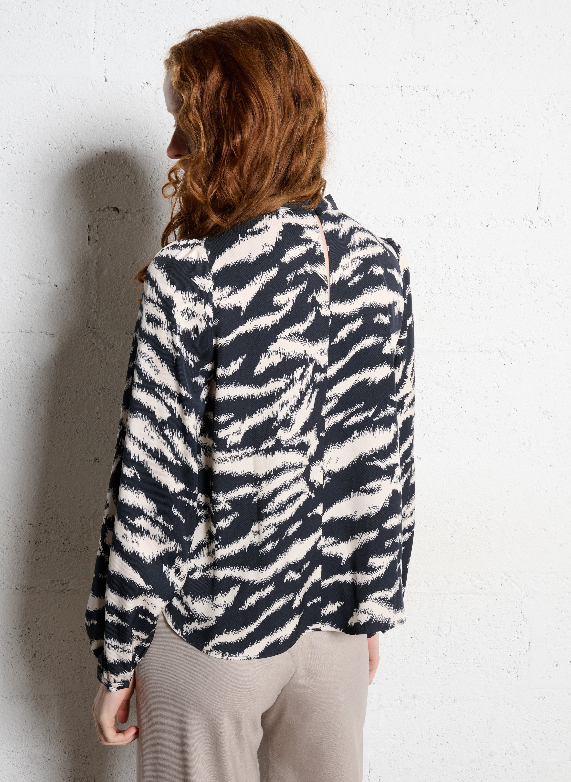 Rechte top met opstaande kraag en print IKKS Zwart