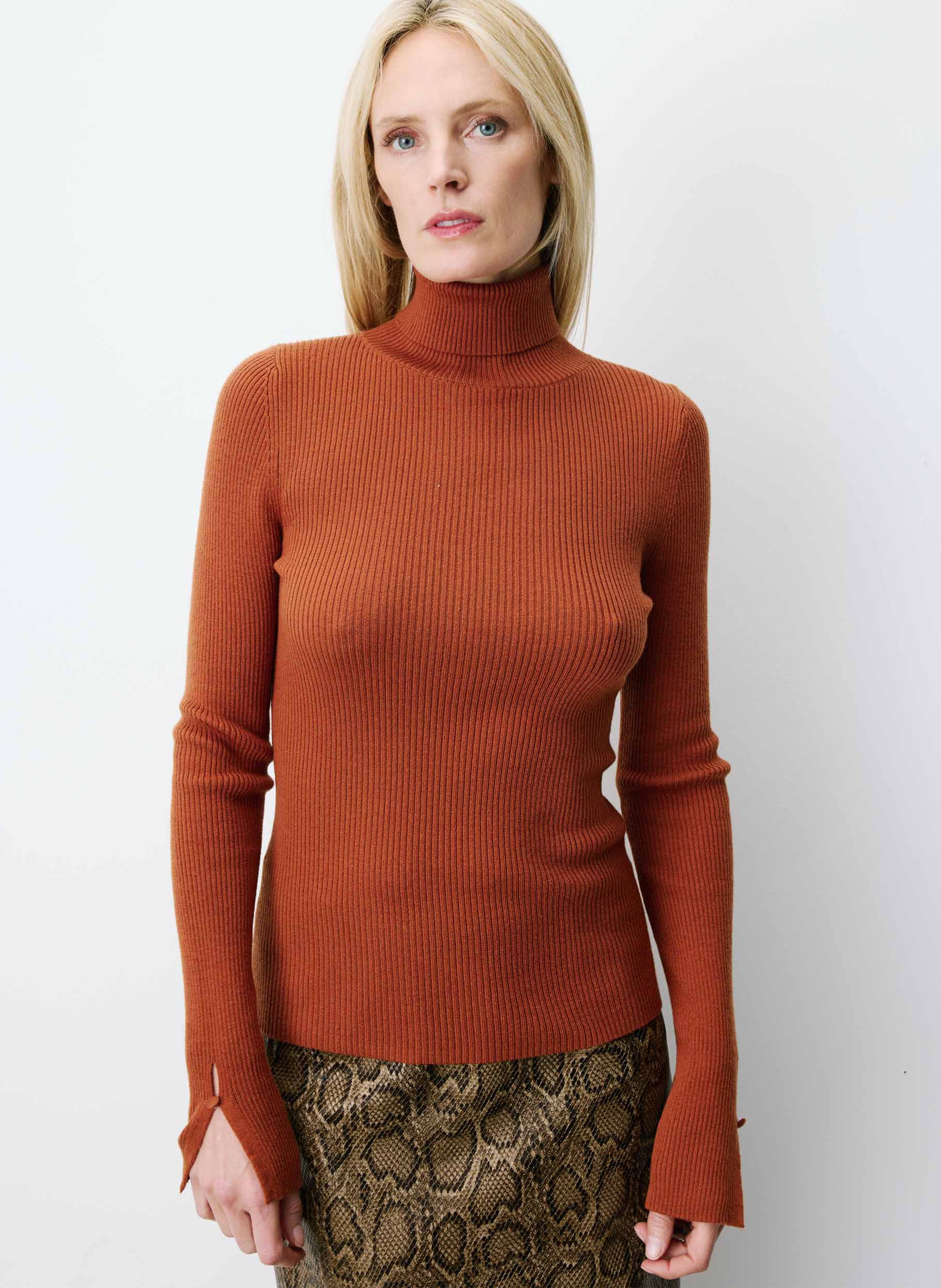 Pull moulant col roulé GRACE ET MILA Marron